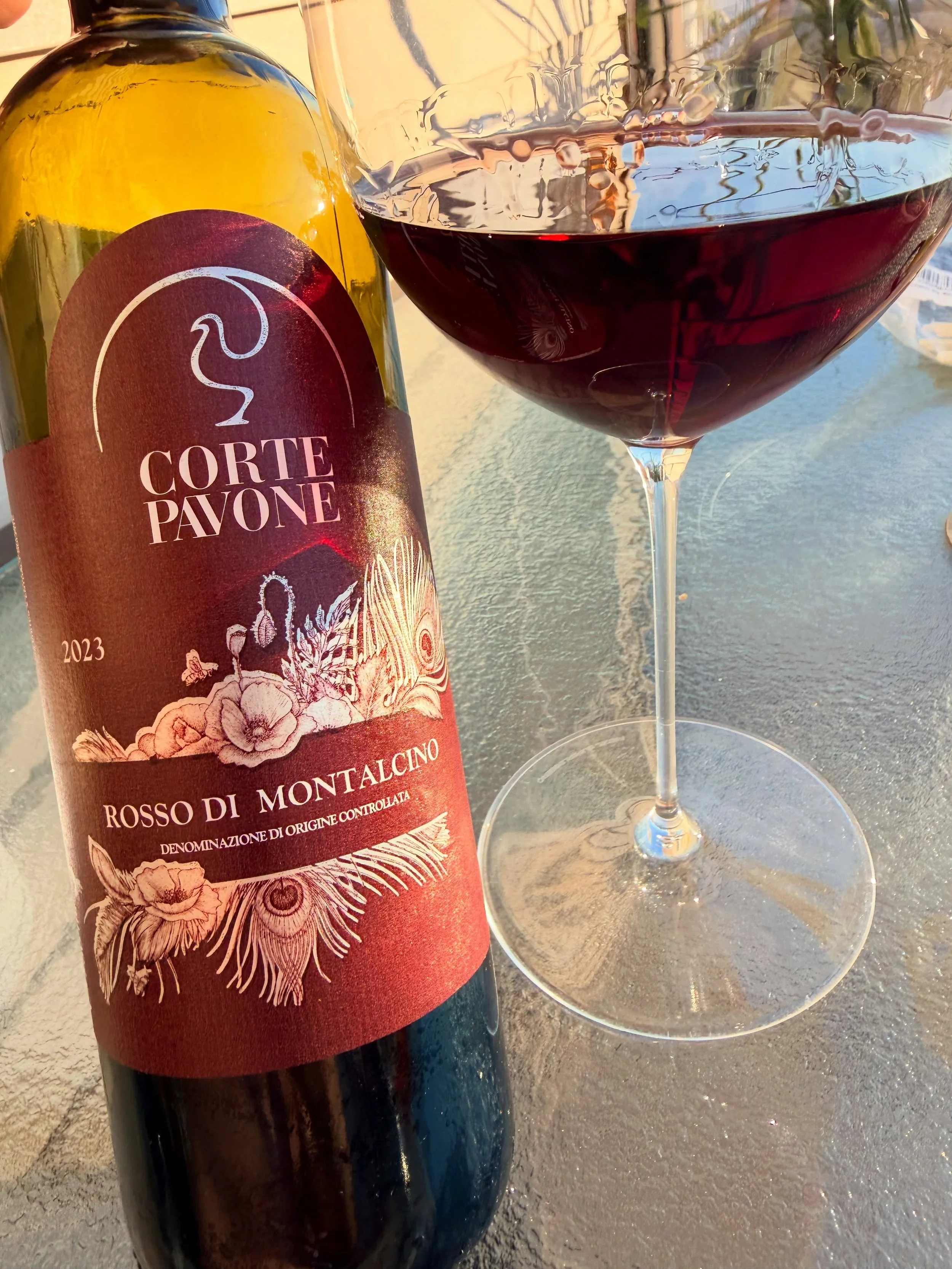 Corte Pavone Rosso di Montalcino 2023 🇮🇹

One of the wineries that left a lasting impression on me during my visit to Montalcino last year. Farming organically and biodynamically, Corte Pavone combines precision viticulture with an innovative conce