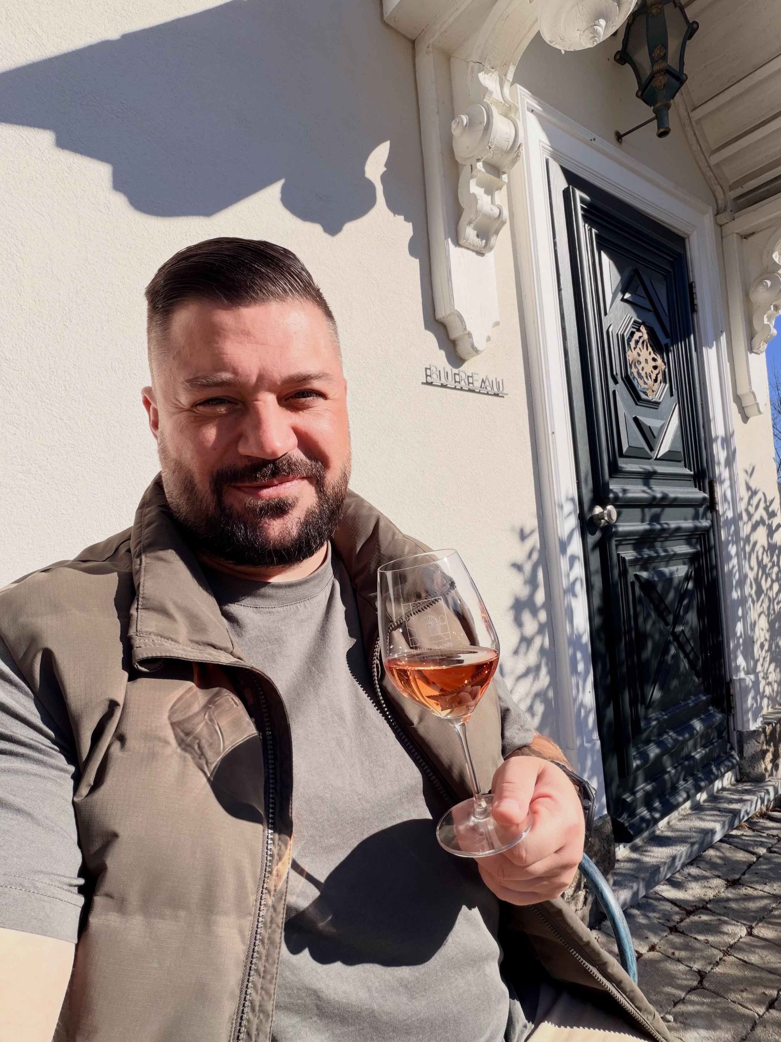 A lovely fall day and some great wine 🥂🍷 #wine #winelover #winegeek #routedesvinsquebec #vinsqc