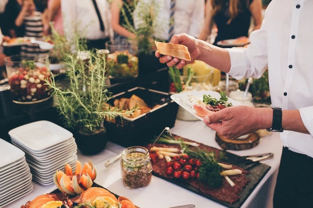 Wir erinnern uns gerne zur&uuml;ck
als man noch im Biodom Esslingen, Hochzeiten feiern konnte. #catering #wedding #esslingen #0711 #vorspeisenbuffet #food #buffet #hochzeit