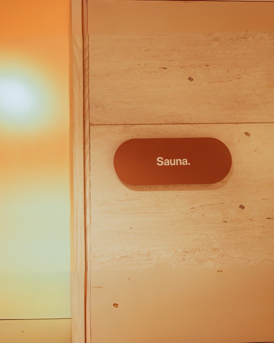 Entra. Respira. Suelta.
Nuestro sauna es calor que abraza y toxinas que se van. 🧡🔥

Agenda tu sesi&oacute;n en la liga de nuestro perfil 🔗