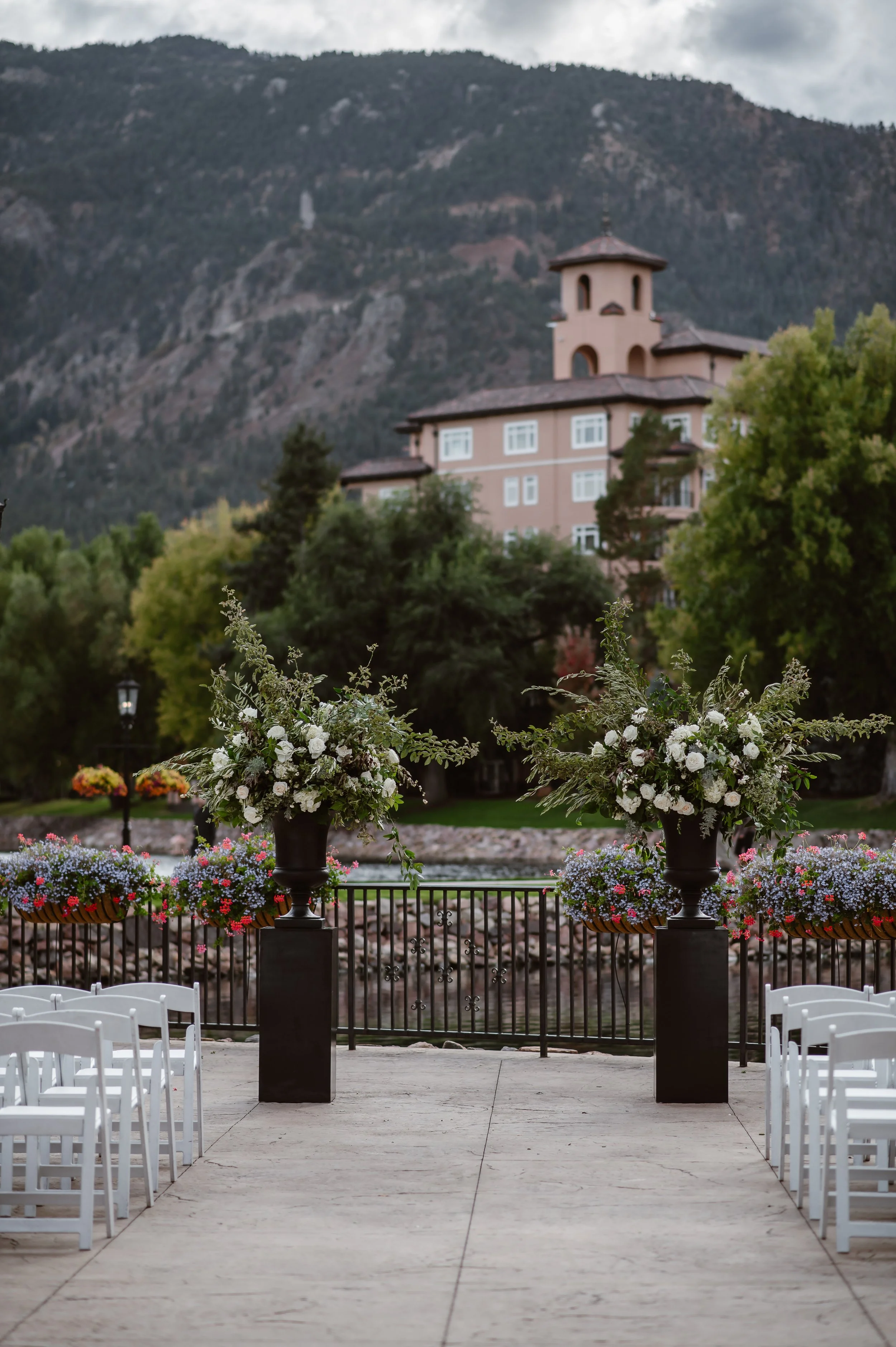 Mariana.Ziegler.Photography_The.Broadmoor.Luxury.Wedding_C-5.jpg