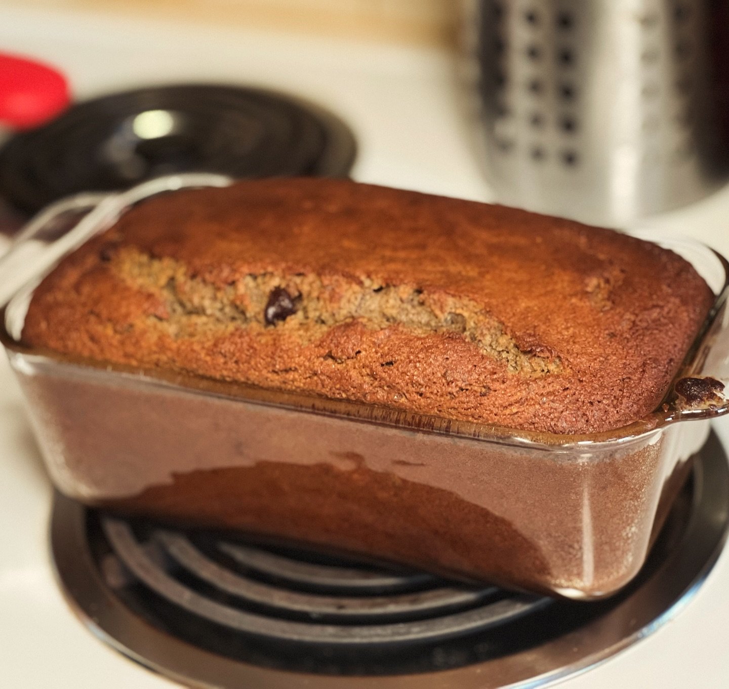🍌I&rsquo;ve been working on perfecting a high protein, high fiber banana bread and I&rsquo;ve finally got it! This recipe uses natural sweeteners and unrefined oils that help to prevent that blood sugar spike while the extra protein and fiber helps 
