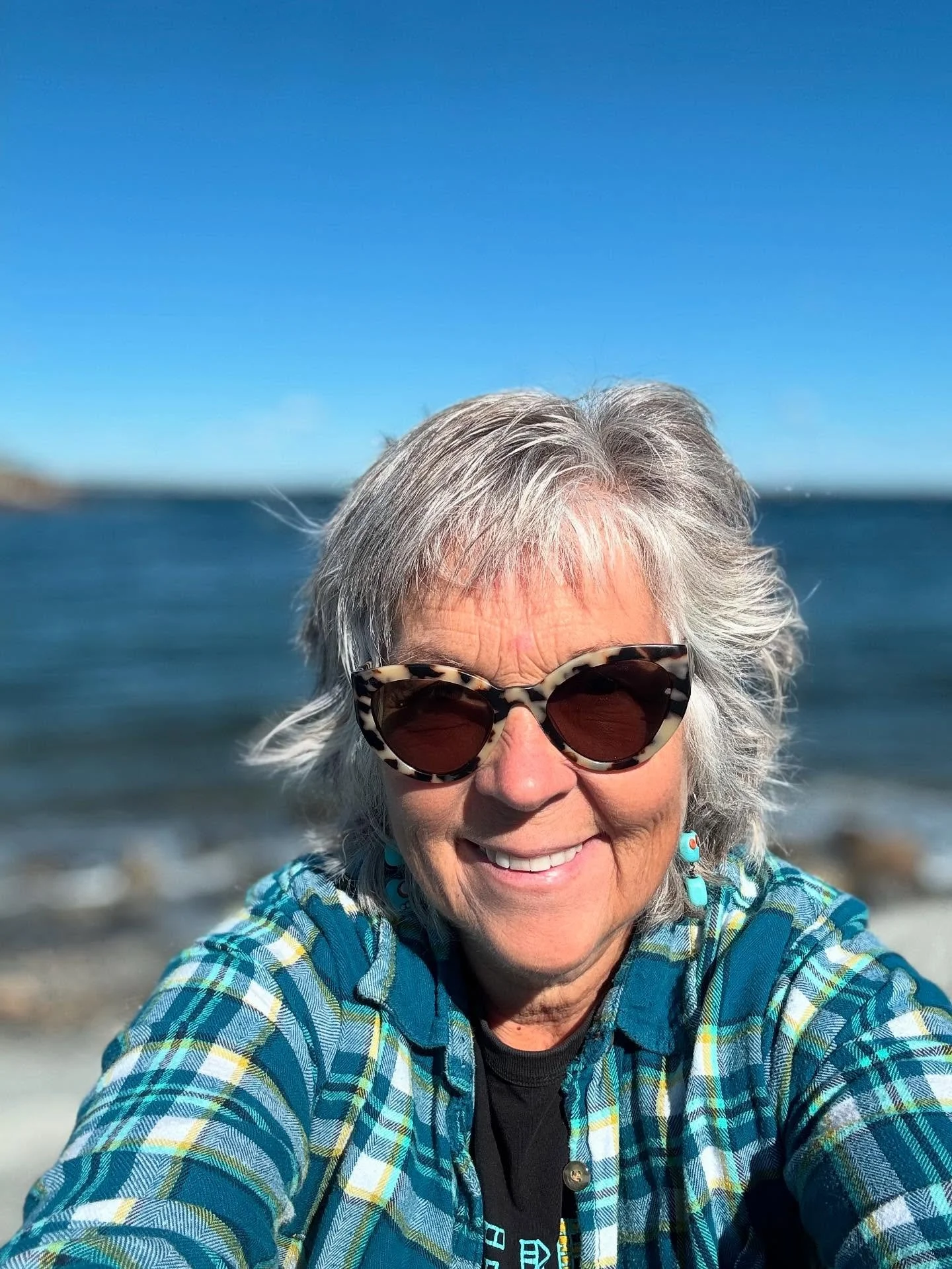 Taking a few me days and getting still . What better way than to listen to the sounds of the ocean ✌️