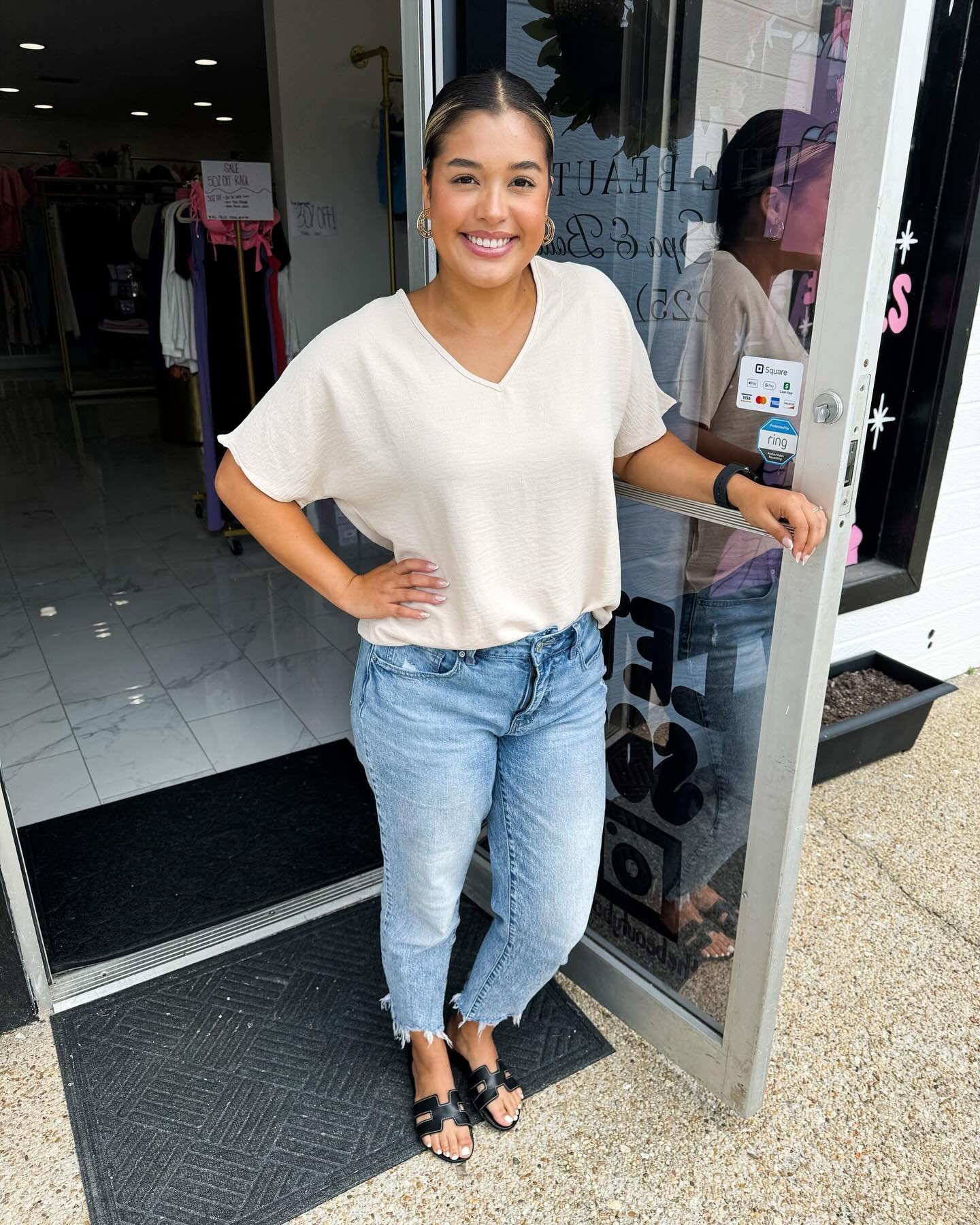 This classic top is always a favorite in any closet 💗

Snag this cute top today! We have smalls, mediums and larges left 🛍️

Check our pinned post for our May Specials &amp; our FIRST birthday party info! 💗 

#shoplocal #shopboutiques #shopthebeau