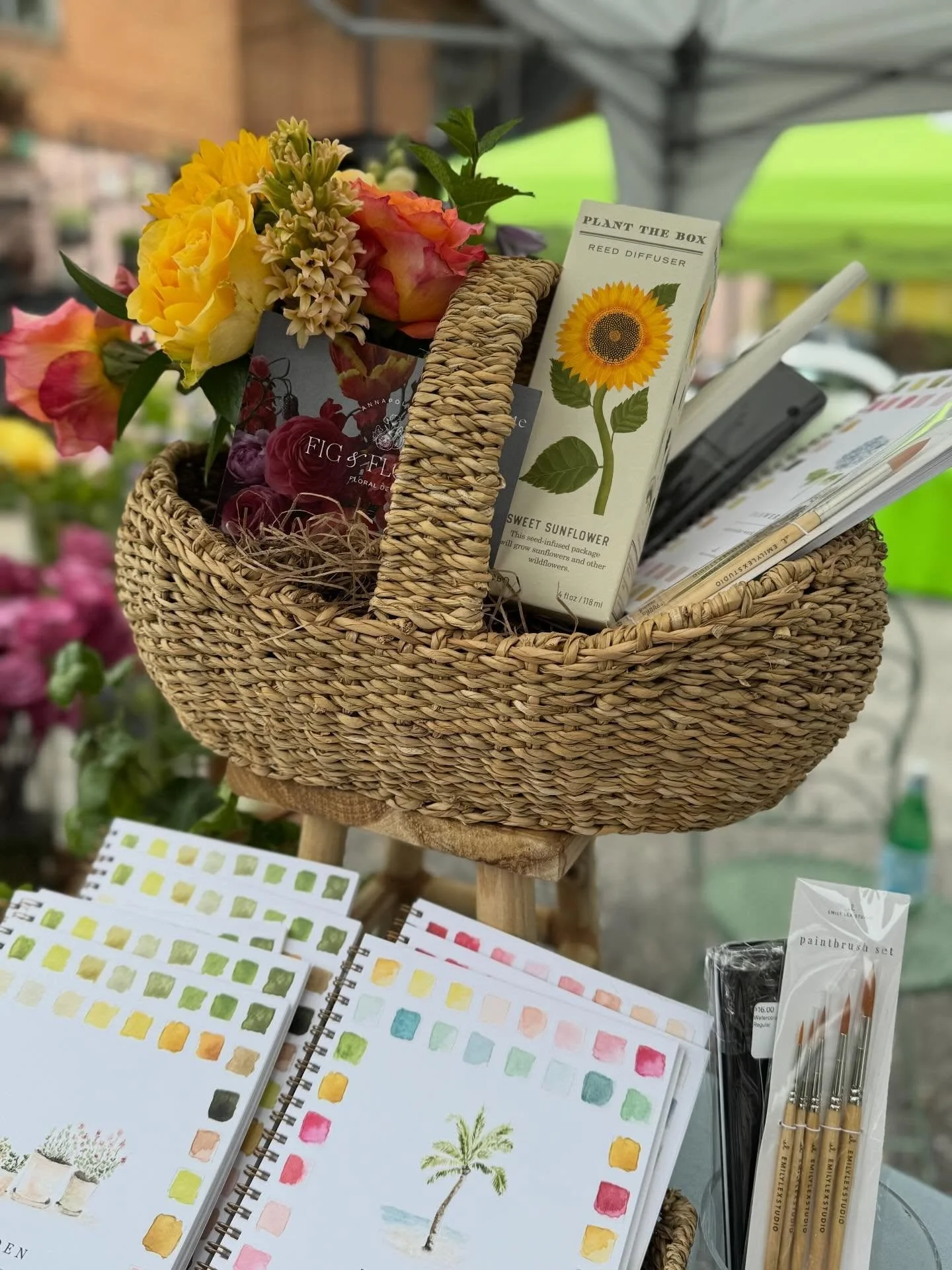 Gift basket compliments of the very generous Fig and Flower for our May Day Basket Event in West Annapolis. Good luck to all who enter!

May Day Market going on now! At #4 Annapolis Street in beautiful West Annapolis.

#WestAnnapolis #WAMayDayMarket 