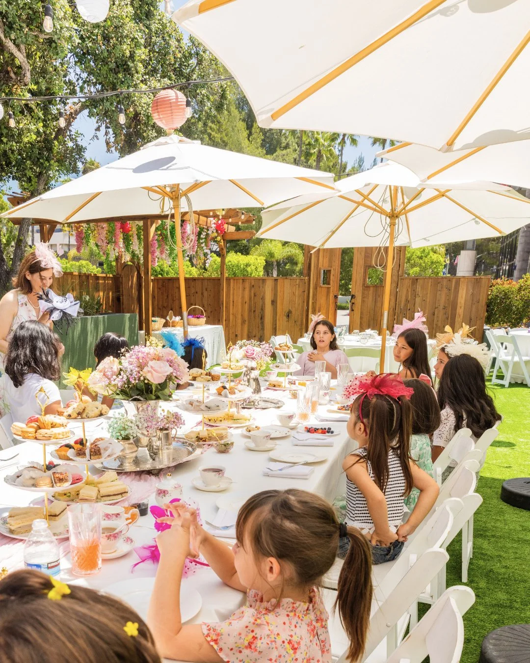 An afternoon tea birthday for kids is genuinely one of the most underrated party formats out there. It creates a natural structure to the day: welcome, seated activity, food, cake. No chaos, no dead time, no parents standing around wondering what com