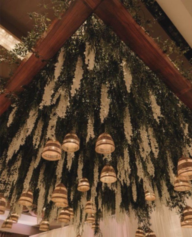Most people forget to look up.⁠
But the ceiling tells its own story.⁠
Greenery cascading from above.⁠
Light catching every leaf.⁠
A room isn't finished until every direction has been considered.⁠