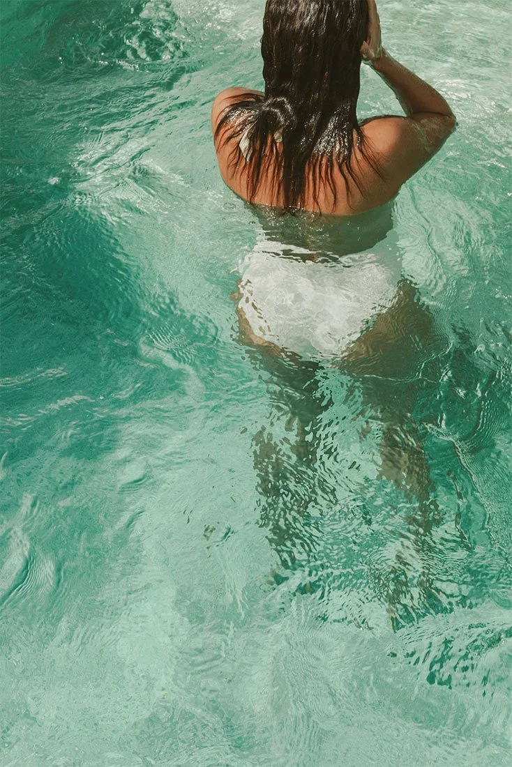 LA woman at the pool