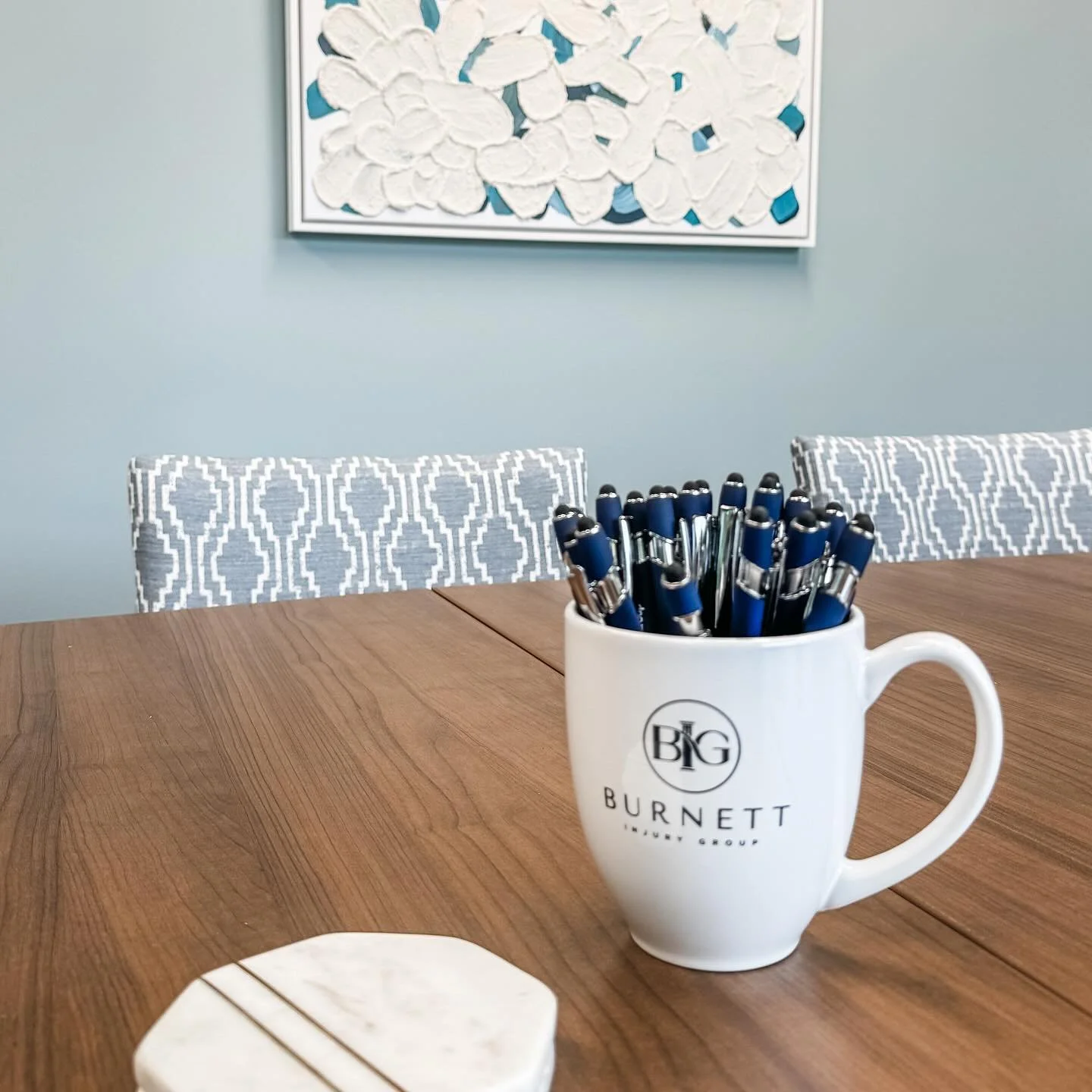 Excited to be putting the finishing touches up at the @burnett.injury office. It&rsquo;s been a pleasure helping my clients open their great new office and business! 

&bull;
&bull;
&bull;

#annapolisinteriordesign #annapoliscommercialinteriors #mode