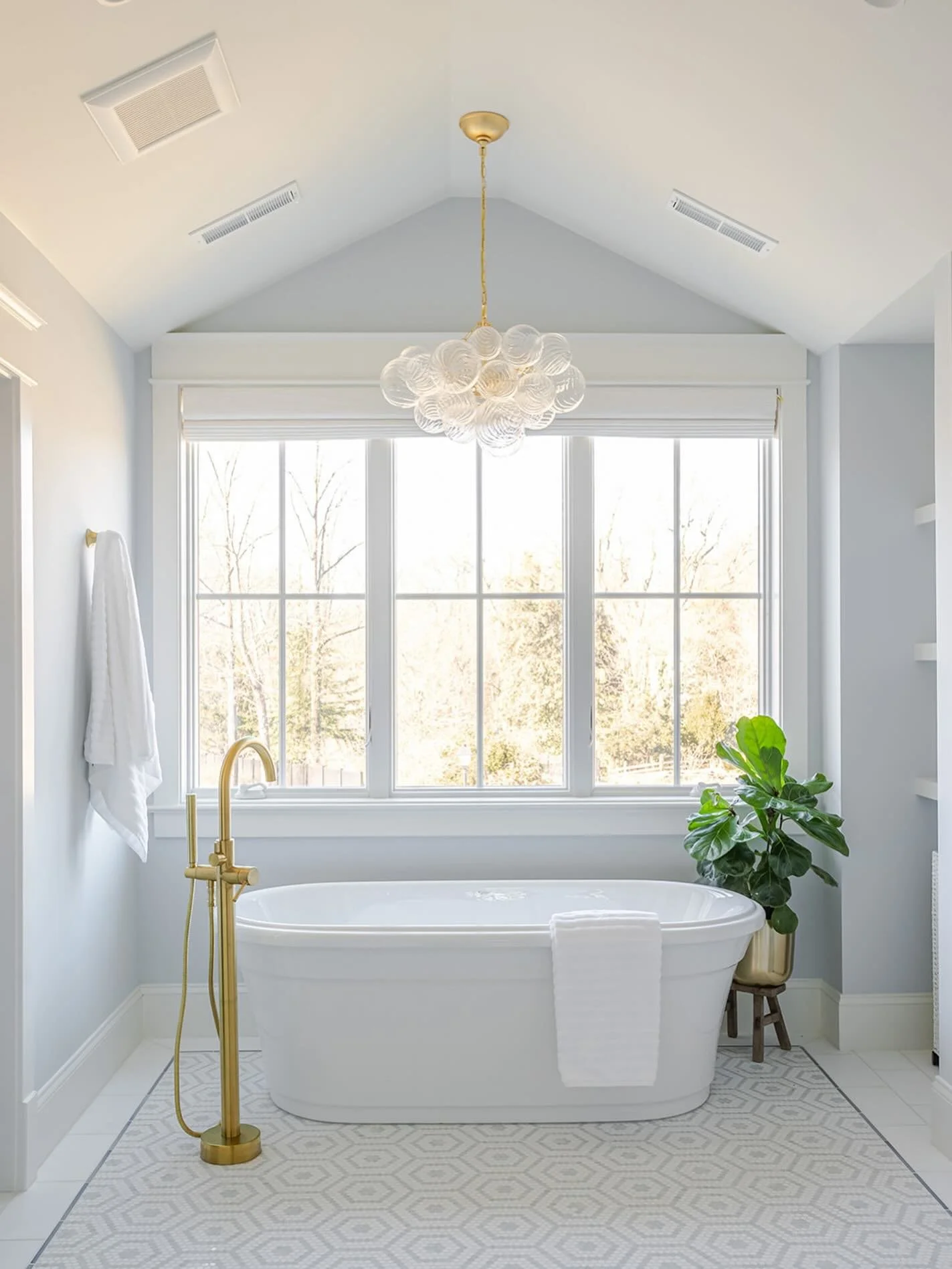 May is beautiful&hellip;but it&rsquo;s also busy.

Between school events, sports schedules, end-of-year celebrations, and everything else on the calendar, finding a moment to slow down can feel impossible.

That&rsquo;s why we love designing spaces l