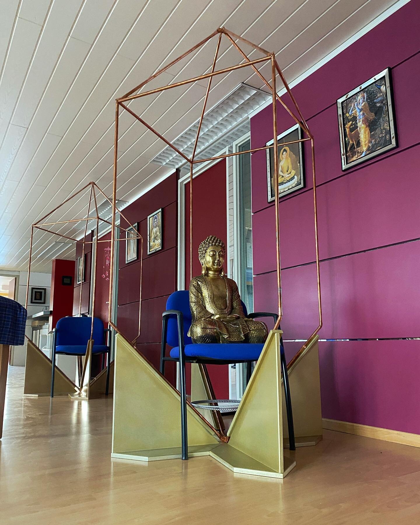 My new Kathara pyramid is a powerful and profound station to align your chakras with a high resonance boost. ☀️💛💜💜
Full body, mind &amp; soul alignment 🧘🏽&zwj;♂️