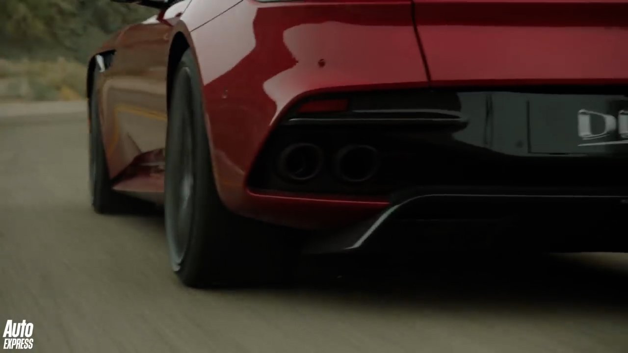 2018 Aston Martin DBS Superleggera – new British super GT revealed [720p].mp4.00_01_01_07.Still004.jpg