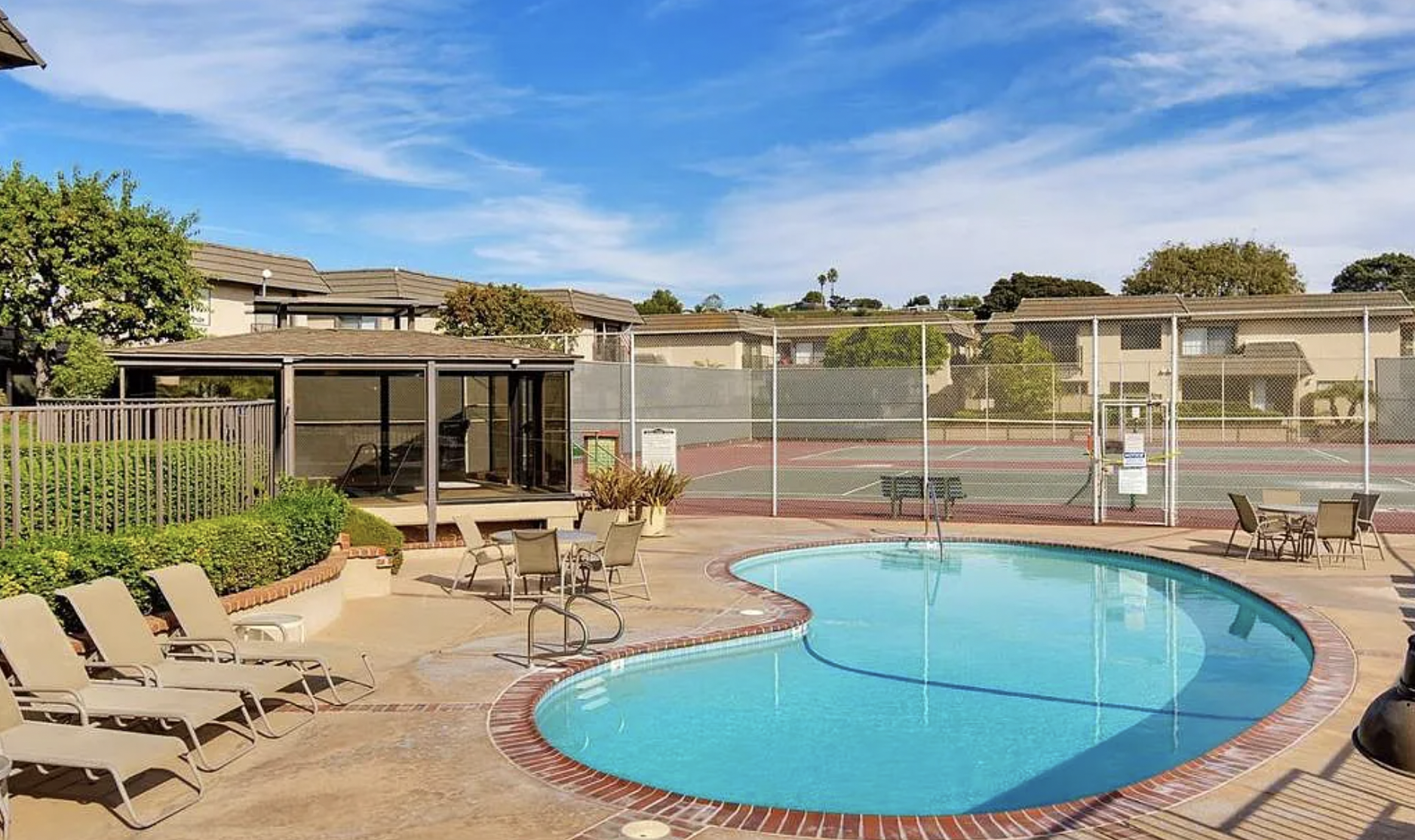 Del Mar - Minipool and courts.png