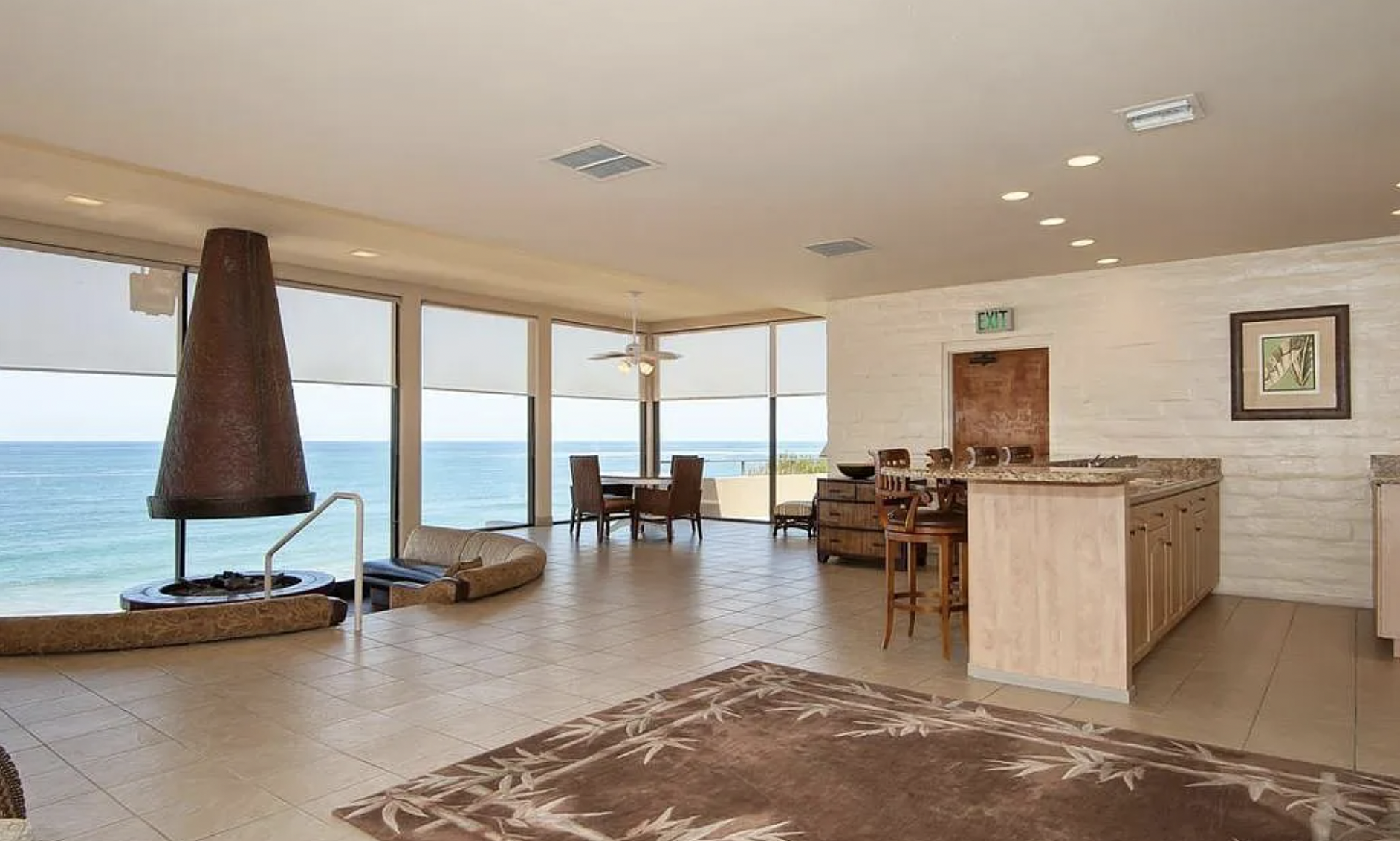 Del Mar - Lounge Overlook.png