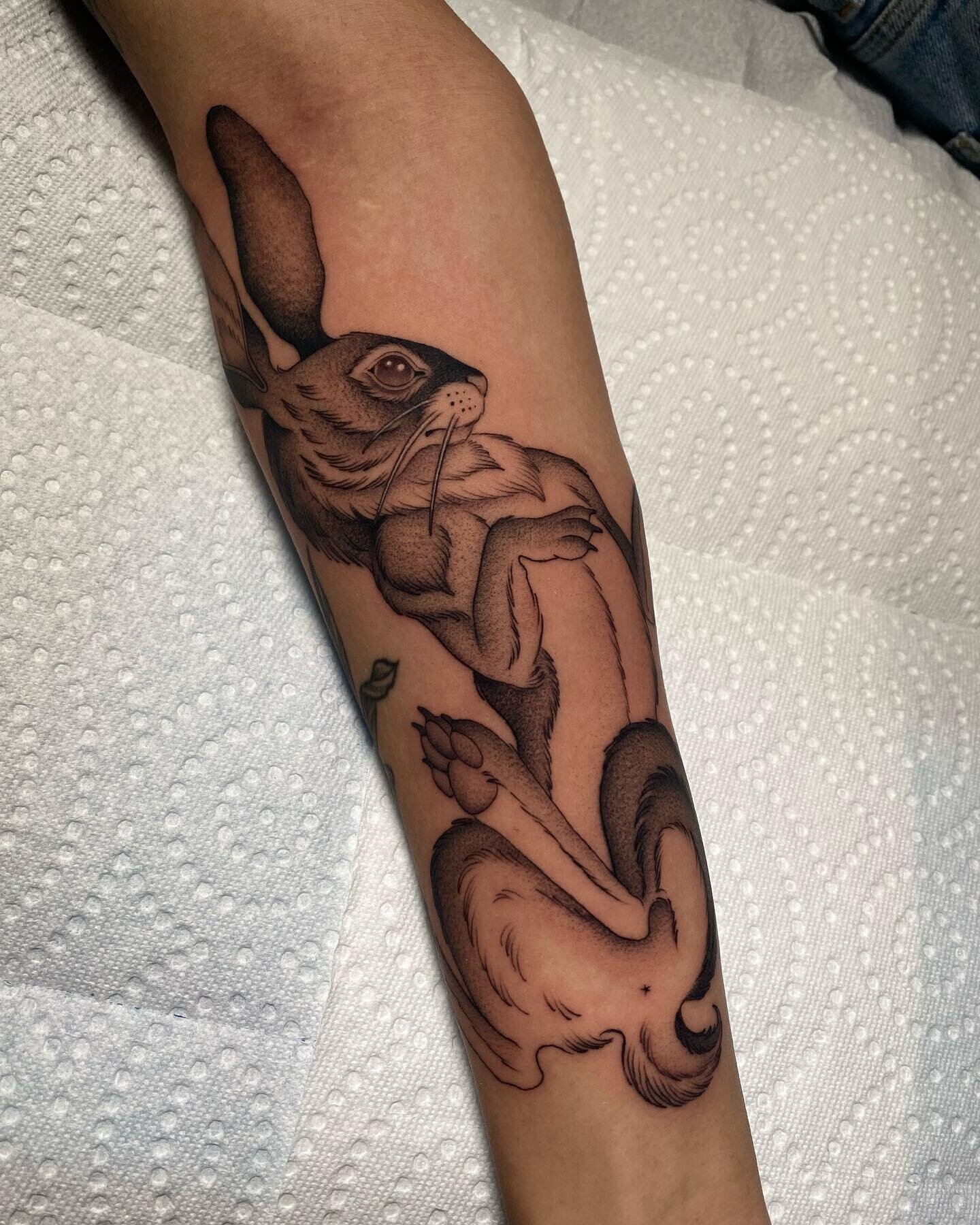 🐇 done @heavyheartstattoo
-
Books open March 1st
-
#us #tattoo #houstontattooartist #tattooart #bunnies #rabbit