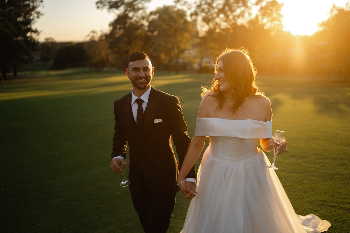 This is why sunsets are freaking amazing 😭

@adamegan 
@foreverfloralsandevents 
@oatlandsweddings 
@gclasshiresydney 
@perfectdaybridal 
@deejay_entertainment 

#sydneywedding #sydneyweddingphotographer