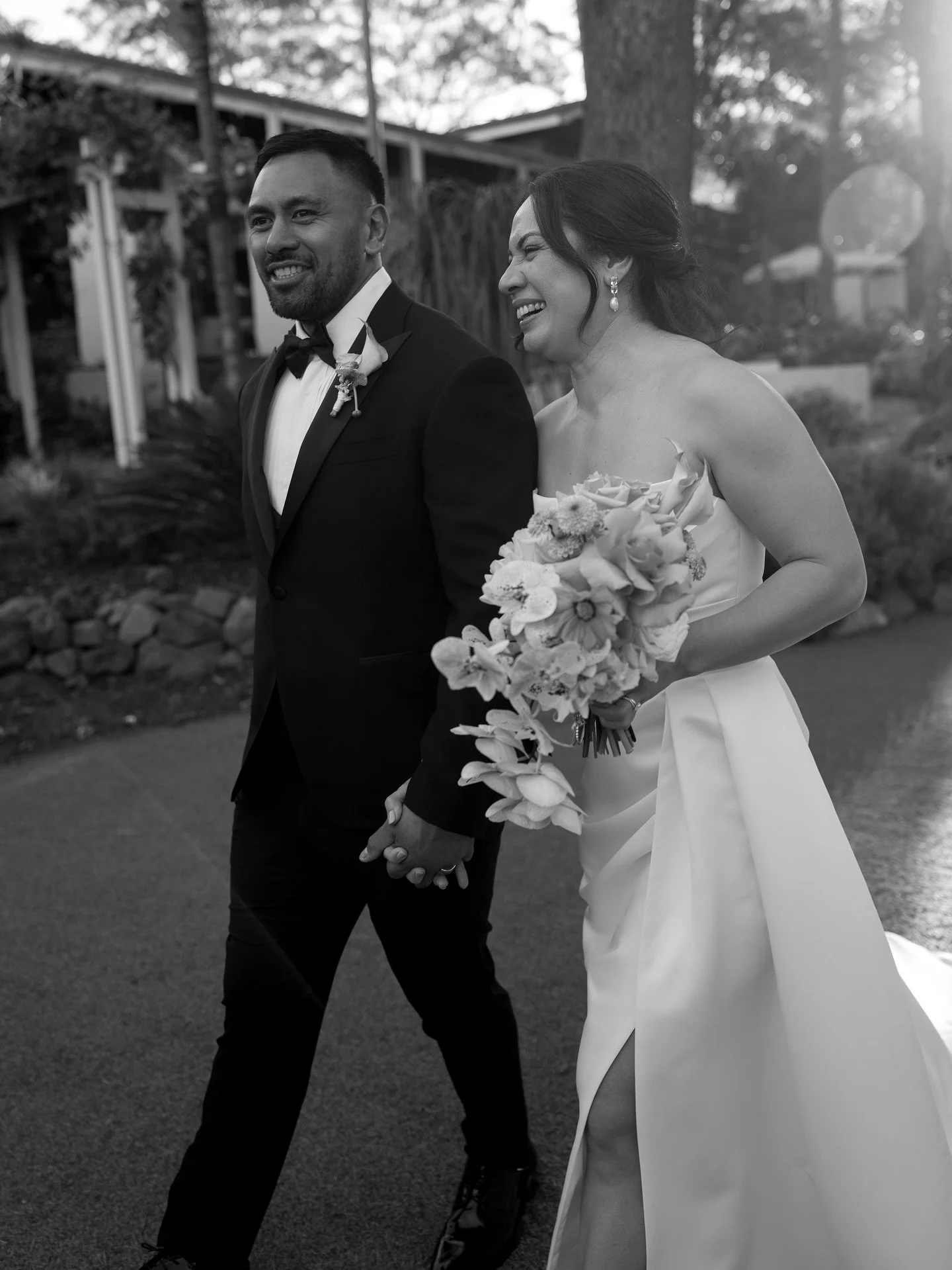 Introducing our newlyweds 🥂💍

@marriedbyadam 
@anemotionweddings
@theflowerpursuit 
@moniquekazokas_hairmakeup
@thelodgejamberoo 
@anastasiatanuputri
@luvbridal
@jt_luxe 
@djdseev 
@sydneyacoustic