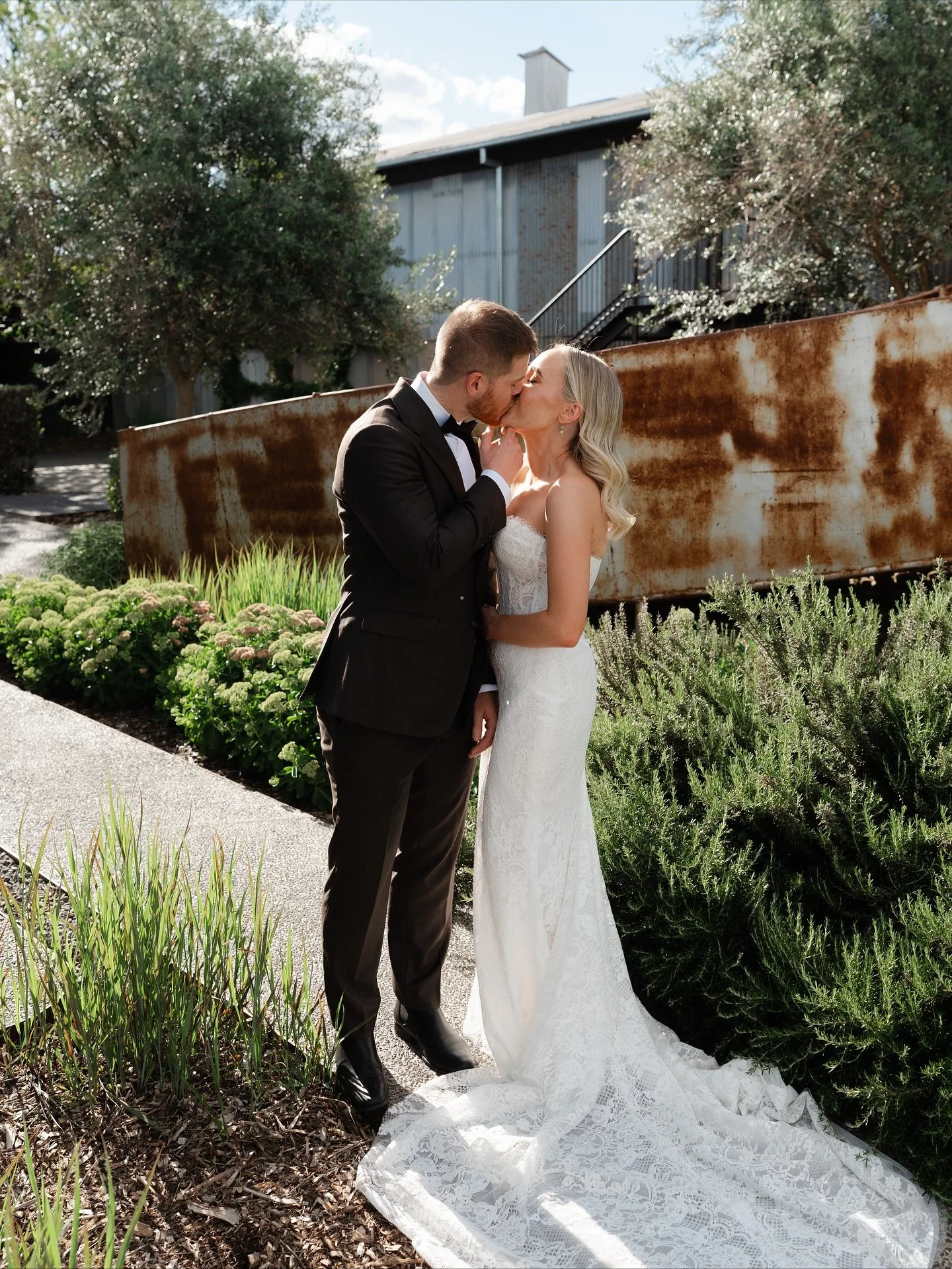 Hard launching the Johnson-Browns 🥂

@adamegan 
@goonoogoonoostation 
@chloeashtonmakeupartist 
@beautylanetamworth 
@hitchedbyhazell
@designer_bunches