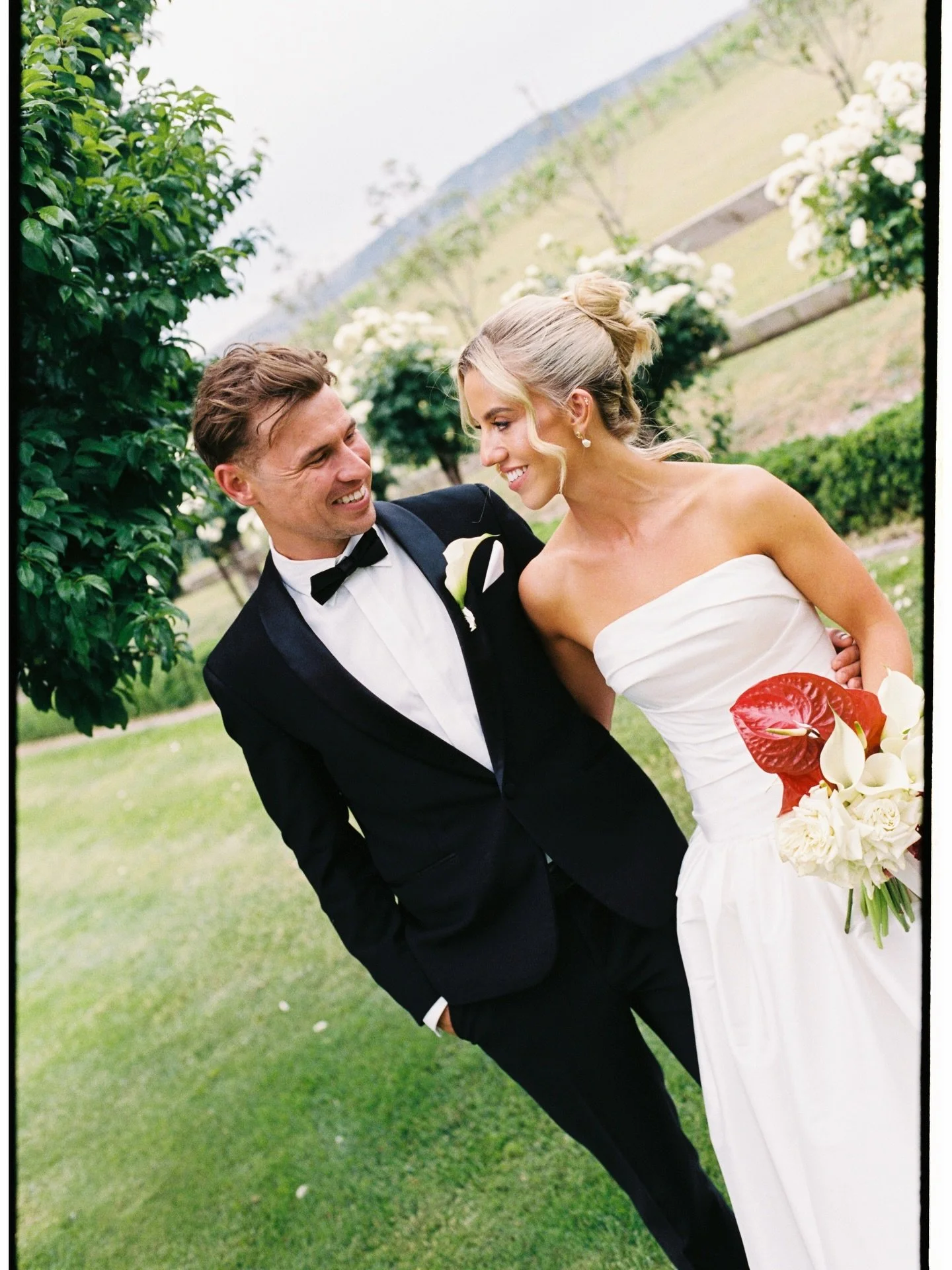 Obsessing over these two 😍 Maddi and Jack on film and digital at the stunning BoxGrove 🤍

@adamegan
@boxgrovebathurst
@yourwedwoman
@oopsiedaisy_floristry
@chloeashtonmakeupartist
@hairbynicolehoward
@daniellemarkeyy
@fifthwhiskey
@jennyyoonyc
@lox