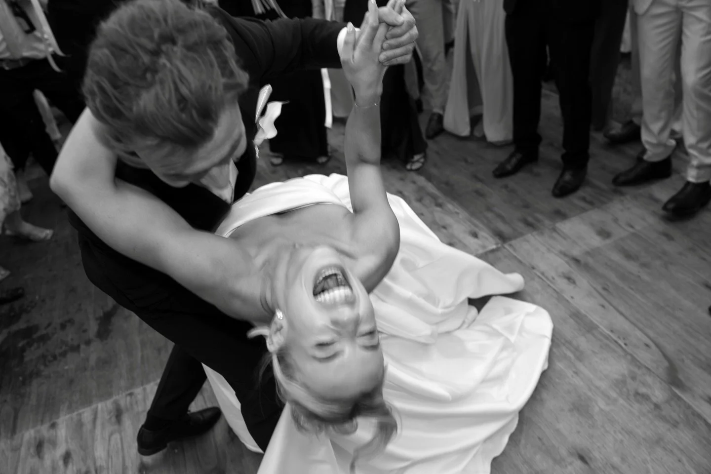 I&rsquo;m not interested in perfect wedding photos.

Perfect is forgettable.

I&rsquo;m drawn to what&rsquo;s real, the moments that happen when no one&rsquo;s trying.

The breath before it all starts. The way someone looks at you when they think no 