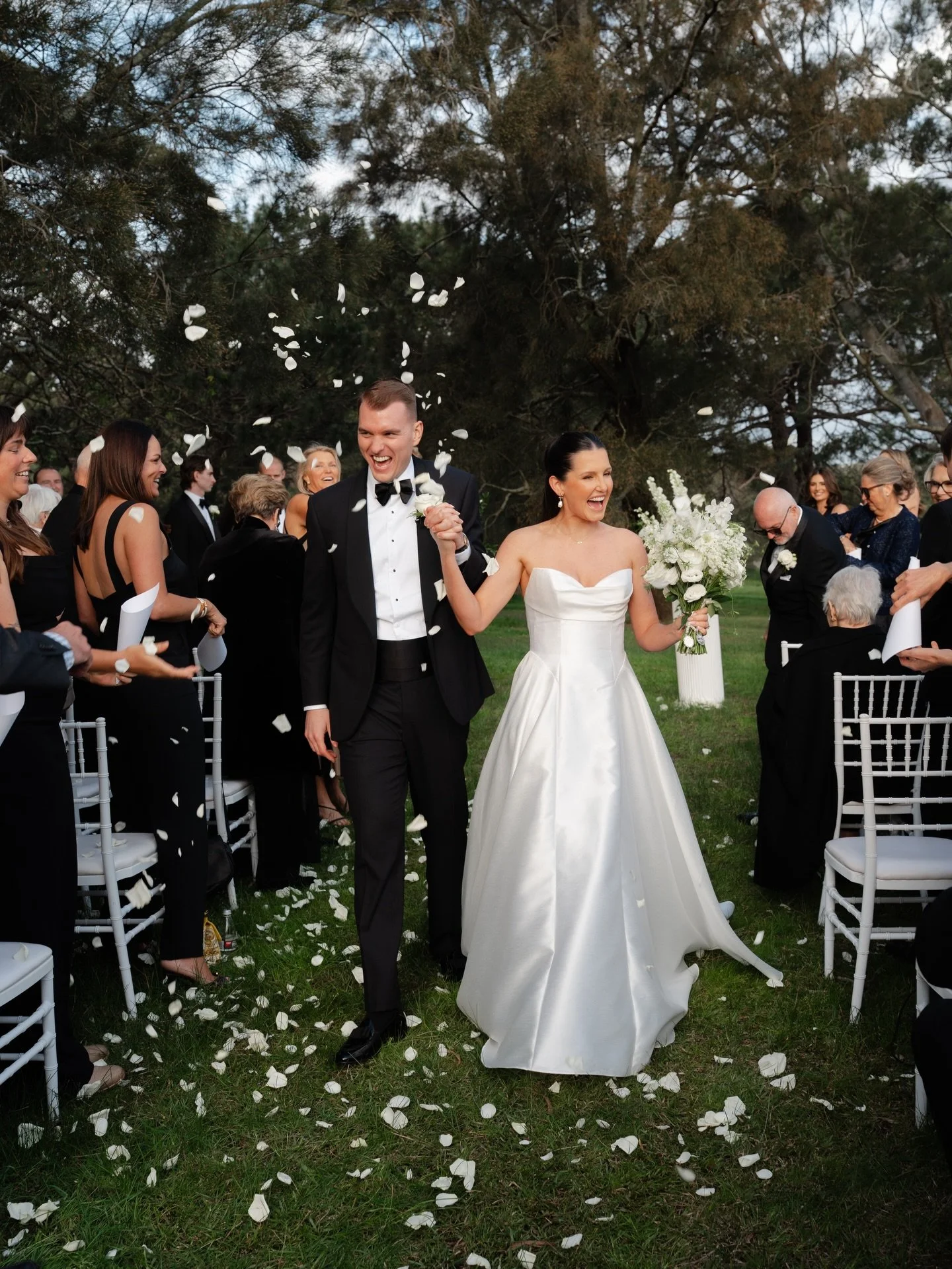 The energy during your exit is something you won&rsquo;t experience again 🙌🏻

@adamegan
@thecentennialhomestead
@jess_and_matt
@jennyyoonyc
@floralpops_