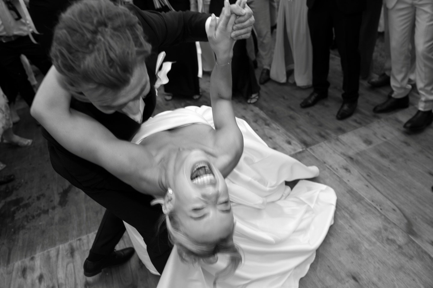 I&rsquo;m not interested in perfect wedding photos.

Perfect is forgettable.

I&rsquo;m drawn to what&rsquo;s real, the moments that happen when no one&rsquo;s trying.

The breath before it all starts. The way someone looks at you when they think no 