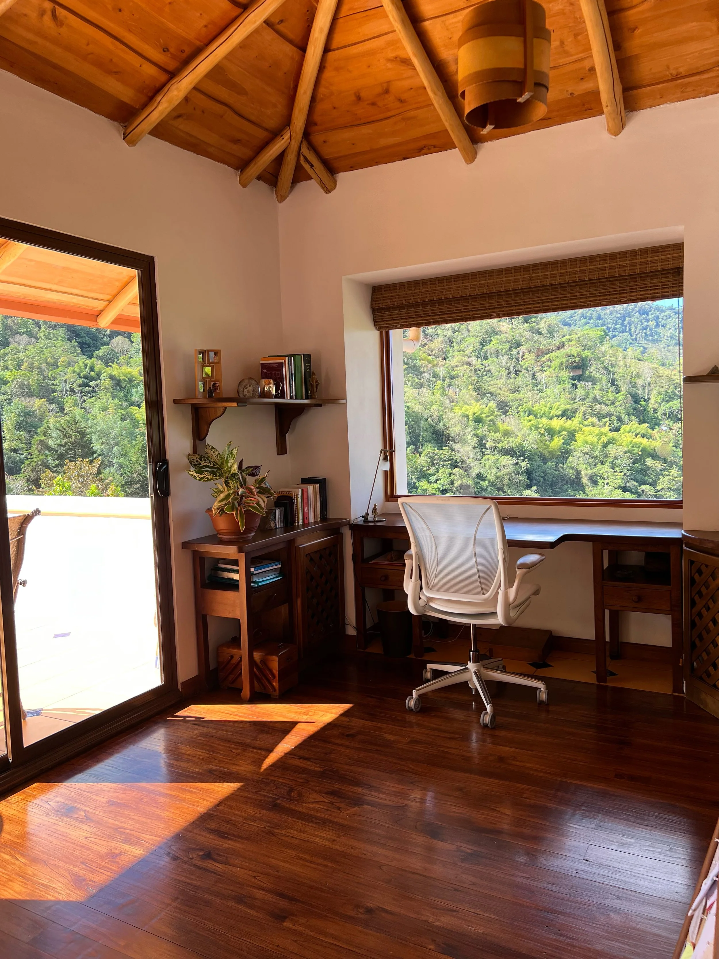 Kayiyana Escritorio.jpg