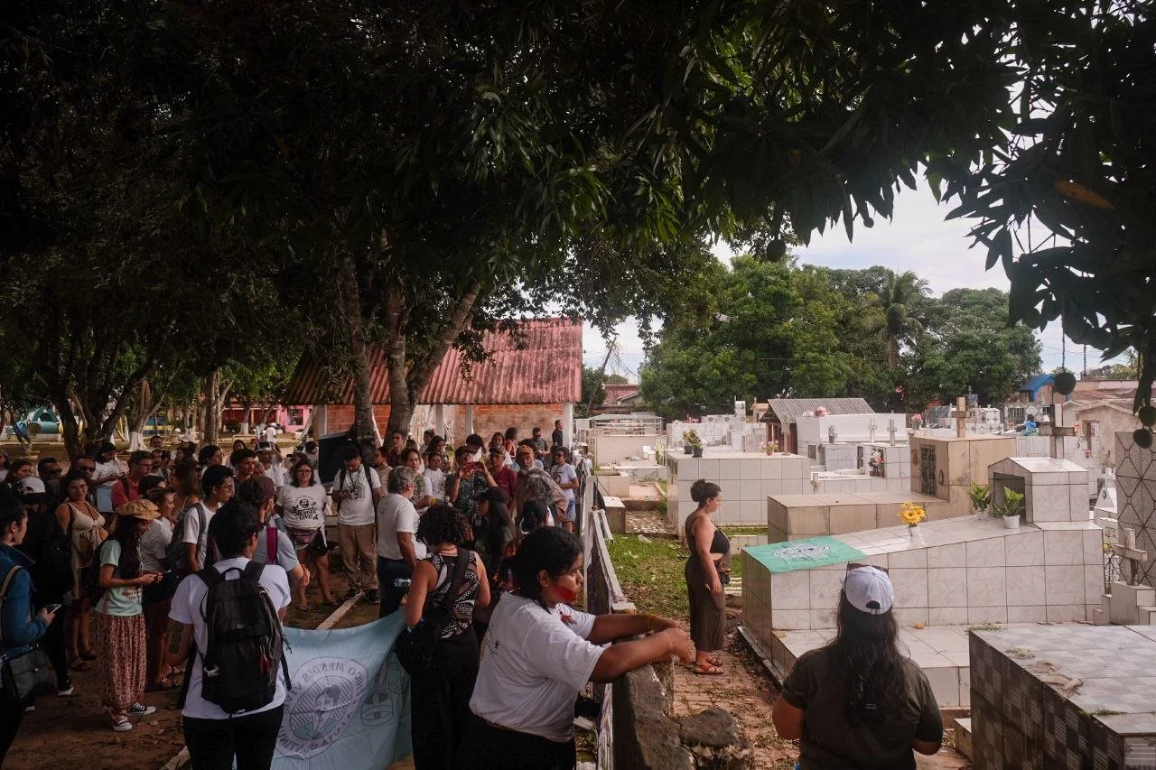 Em caminhada solene ao túmulo de Chico Mendes, companheiros de luta dizem que assassinos "erraram o alvo" e o imortalizaram