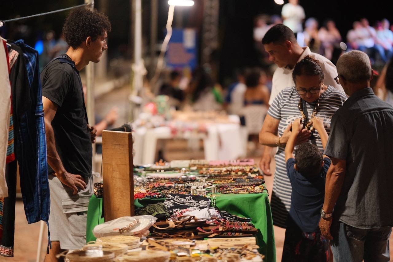 Na Semana Chico Mendes, feirinha da sociobiodiversidade reafirma a floresta em pé como projeto econômico e político