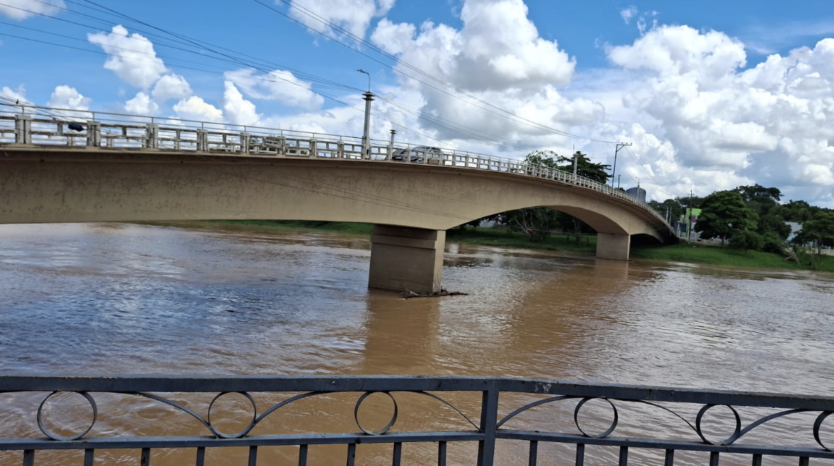 Cheia do Rio Acre obriga famílias a deixarem suas casas e mobiliza abrigos em Rio Branco