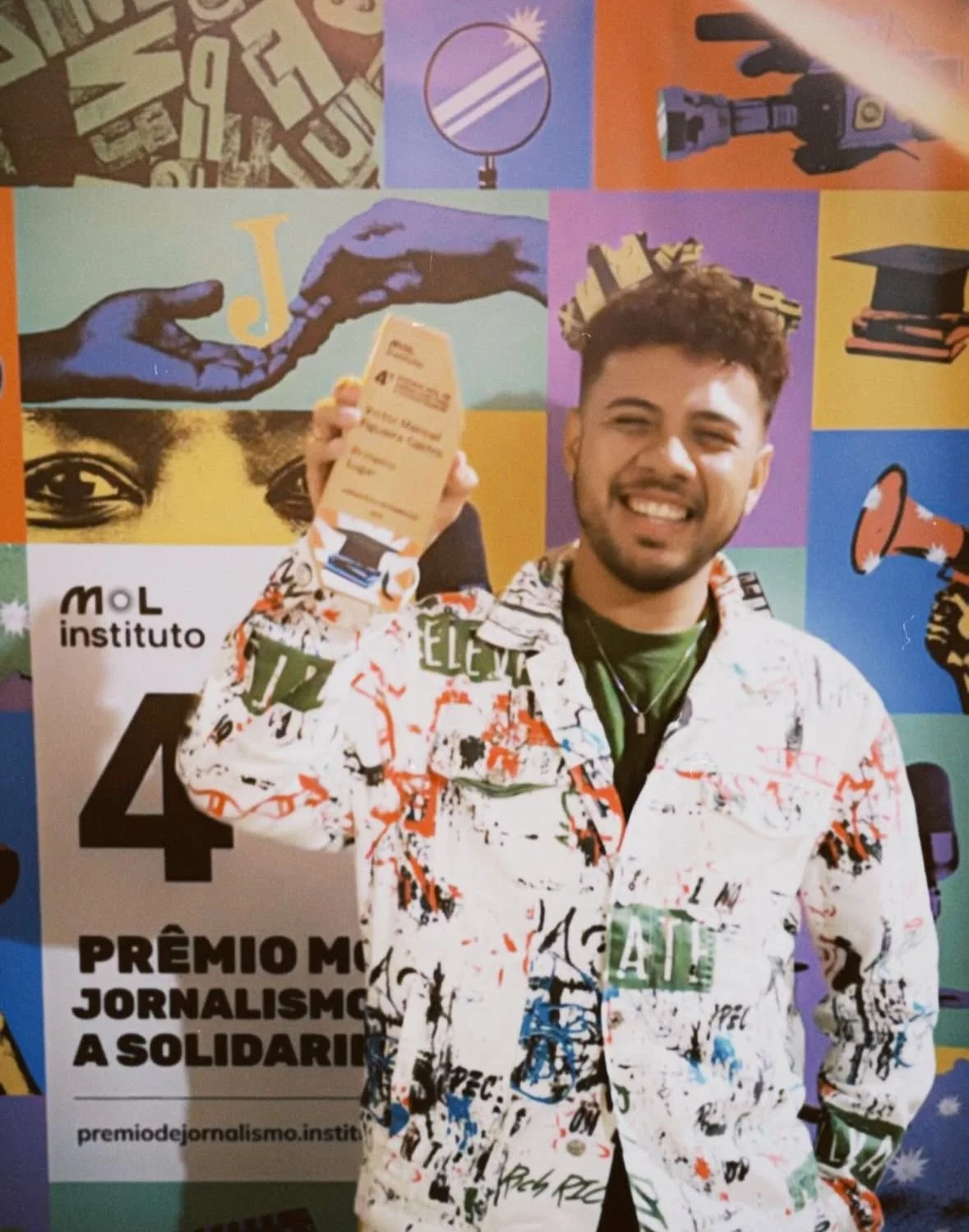 Quem escreve sobre quem escreve?