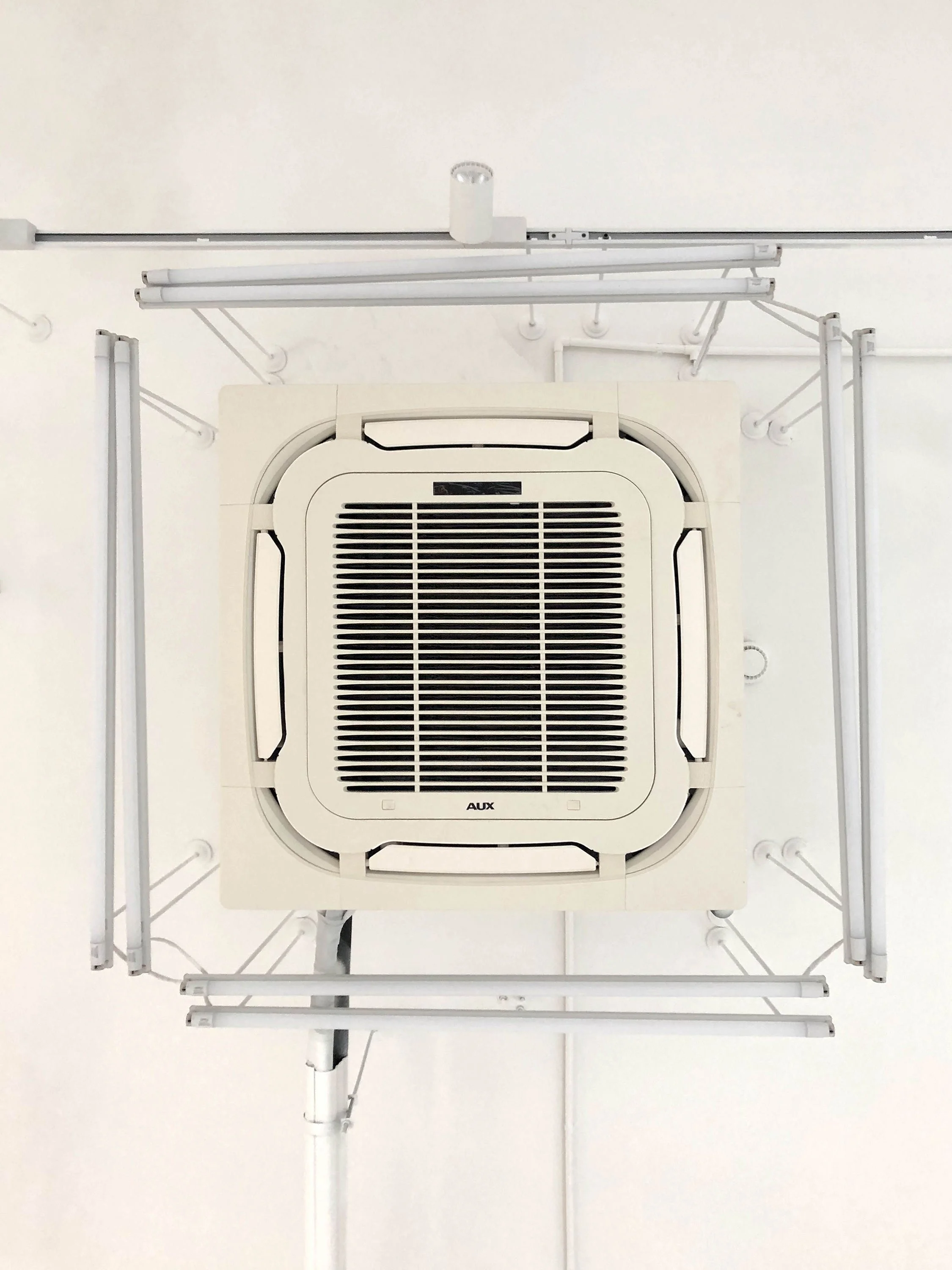Squier,_AUX_Cassette_Fan_Coil_Unit_21.jpg