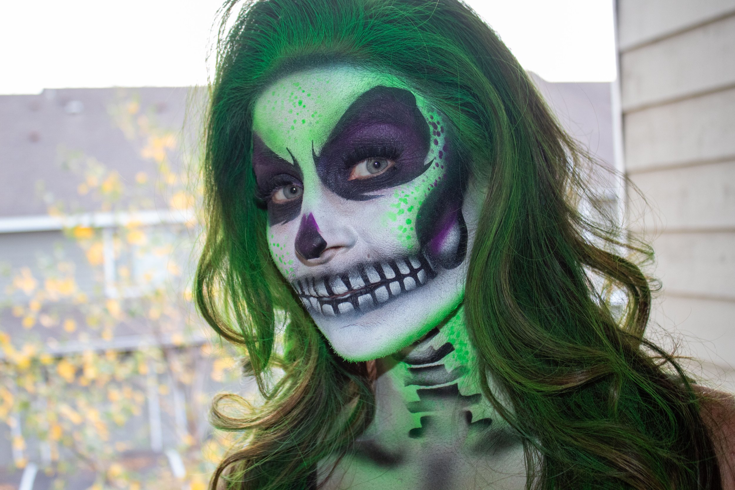 Electric Beetle Juice Skull Face - Costume
