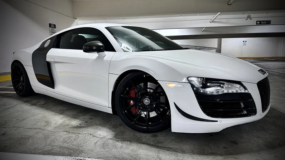 White Audi R8 V8