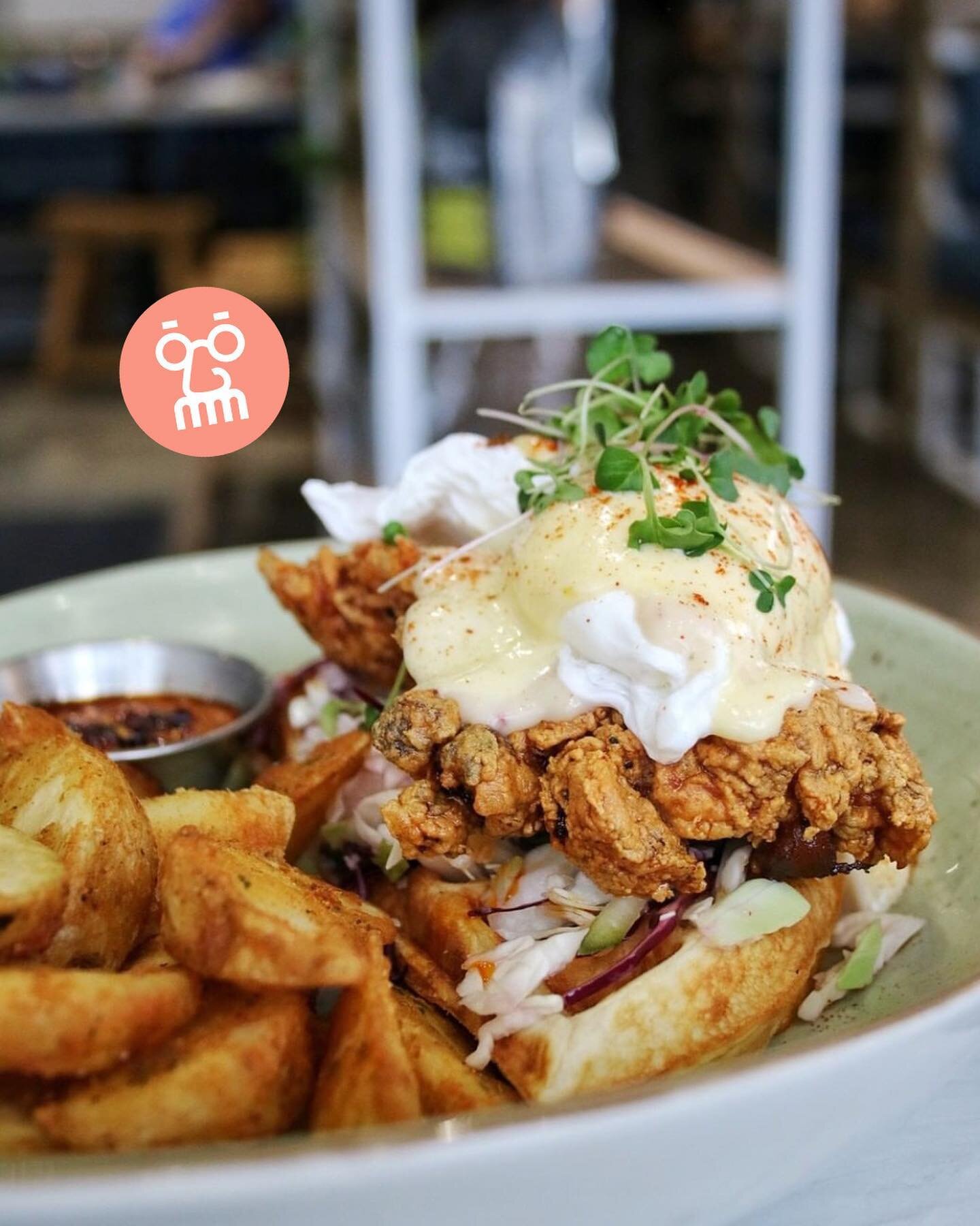 Eggs Bennie for brunch? Groundbreaking. 
⠀⠀⠀⠀⠀⠀⠀⠀⠀
Fried Chicken and Waffle Bennie, with spicy fried chicken, chicken gravy, pickle slaw, poached eggs and brown butter hollandaise.
⠀⠀⠀⠀⠀⠀⠀⠀⠀
 #MeetMeInMarda
⚡: Order pickup or delivery online via&nbsp