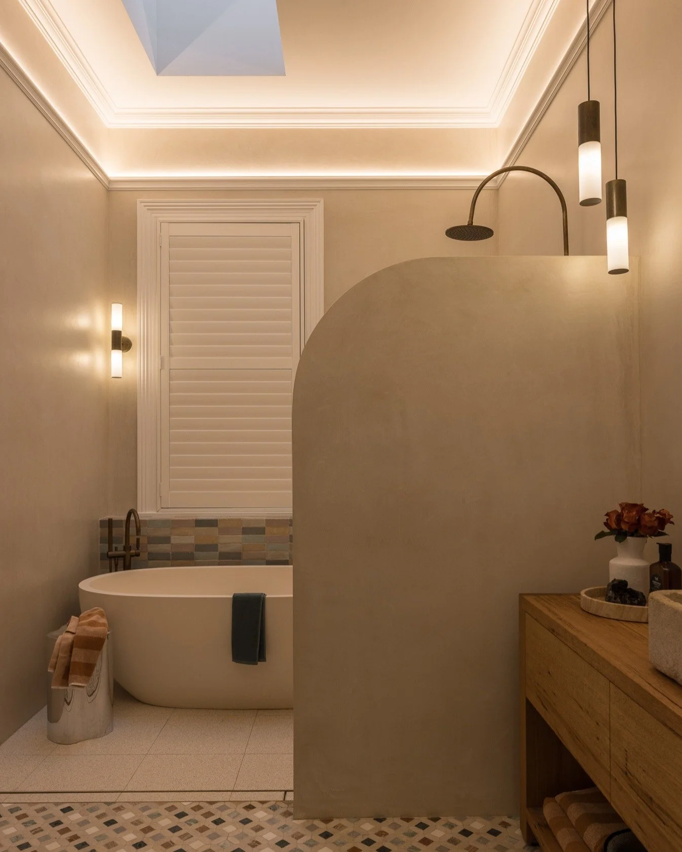 Luxury isn&rsquo;t more fittings - it&rsquo;s control at your fingertips.

Light should respond to life, not remain fixed. With intelligent dimming and control, a room shifts from clear and bright to soft and intimate at the touch of a button. 

A si