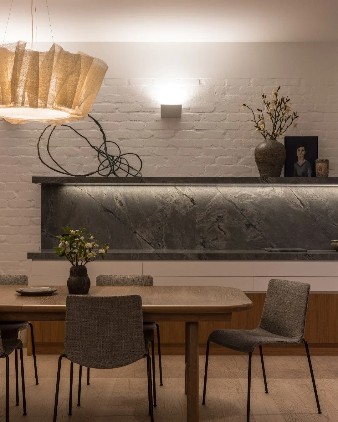 Setting the Scene

LESSON 4 &mdash; Control Systems

Behind every beautiful lighting scheme is intelligent control.

Layered lighting requires thoughtful circuiting and programming to ensure simplicity in everyday use.

One touch. One scene. Complete