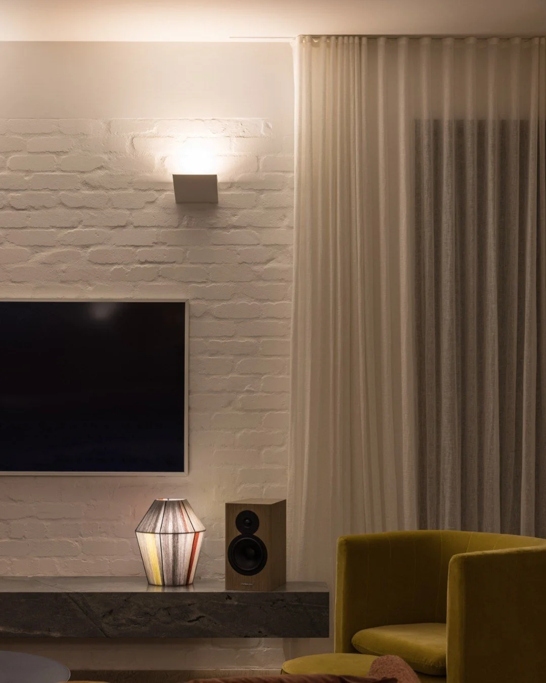 LESSON 5 - Documenting

Lighting design does not end with selection.

Reflected ceiling plans, circuiting layouts, schedules and joinery details ensure that every fitting is installed exactly as intended.

Documentation protects design integrity.

Wi