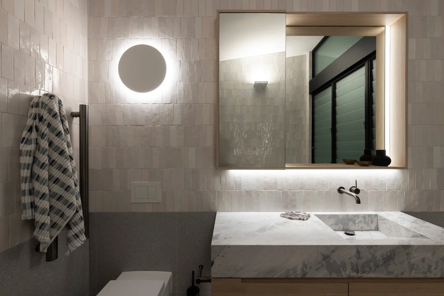 Lesson 4 - Budget Constraints &amp; Solutions

Budget constraints are part of every multi-residential project.

But good lighting design is not about spending more. It&rsquo;s about spending strategically.

Effective approaches include:
&bull; Invest
