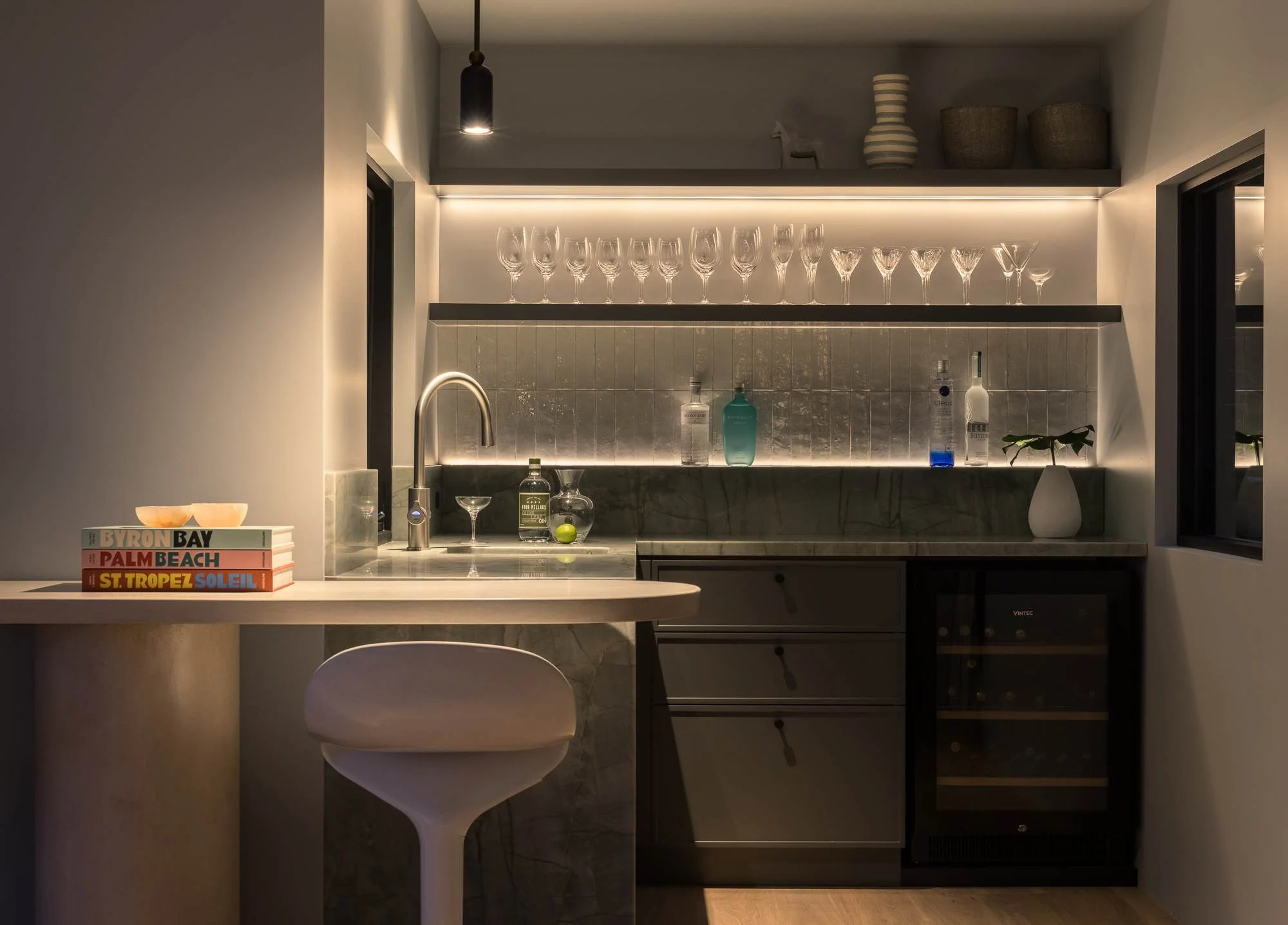 lighting artwork &amp; objet d’Art: a refined approach to feature lighting
