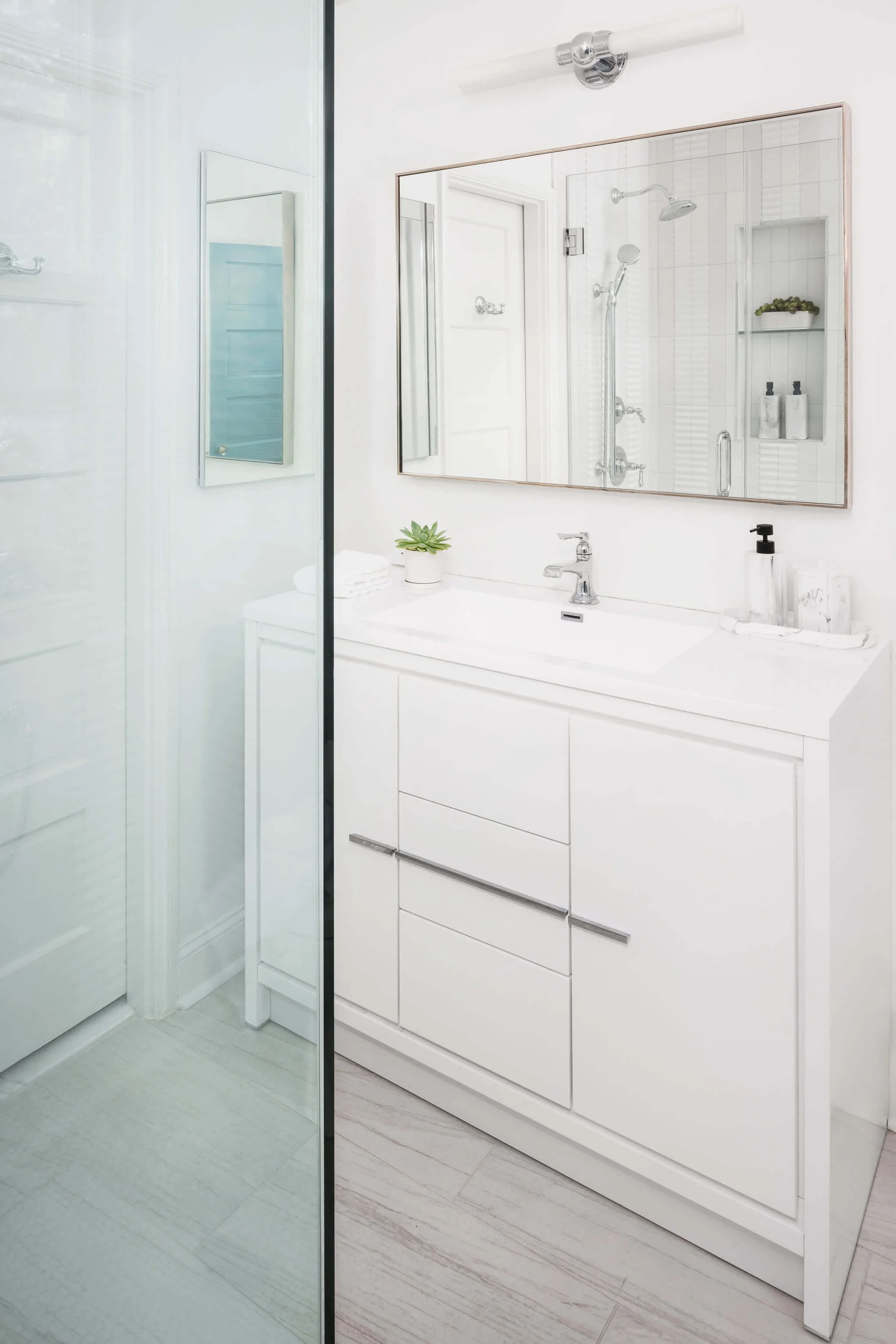 Bright airy hall bath