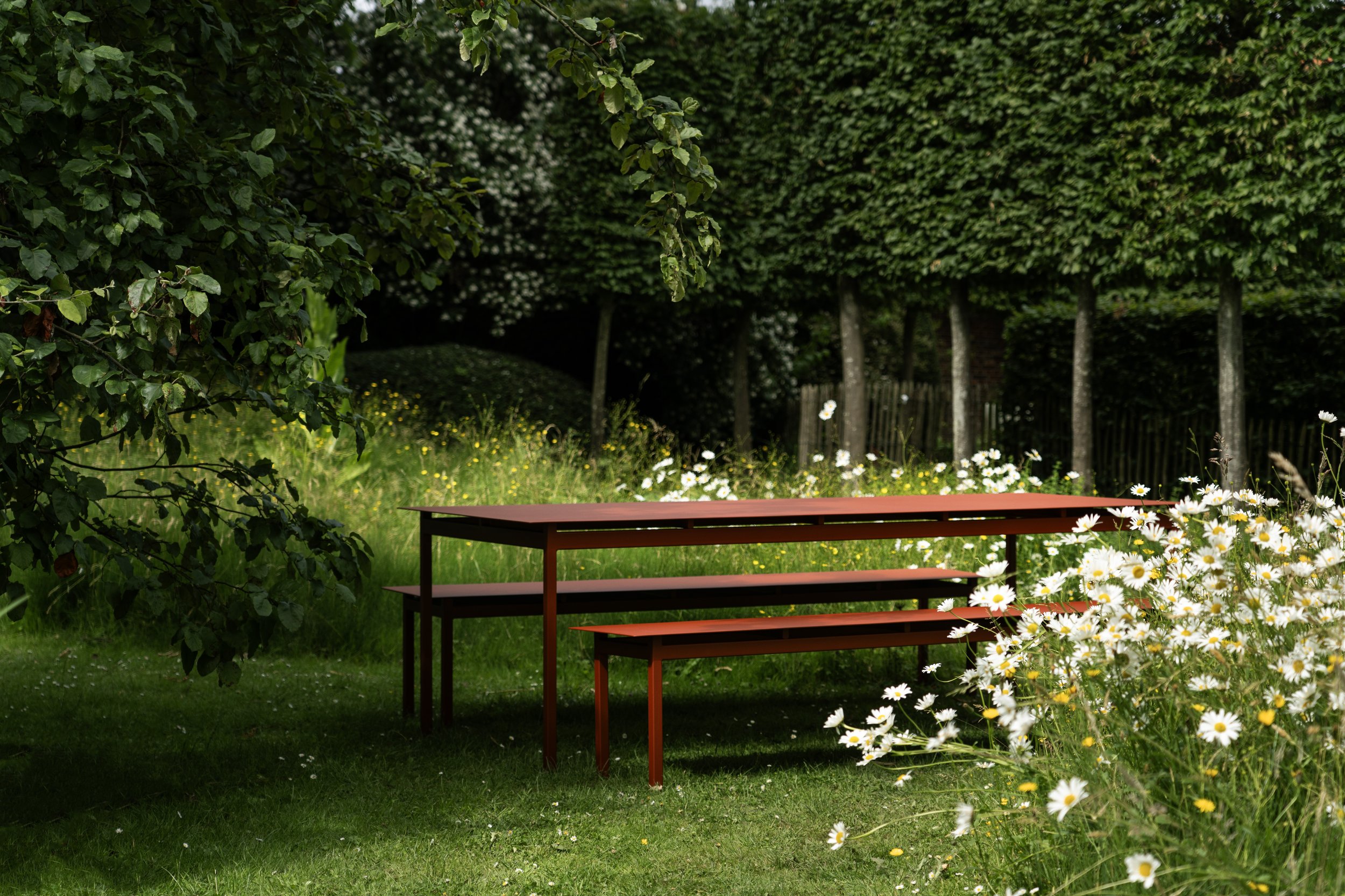 Stalen buitentafel