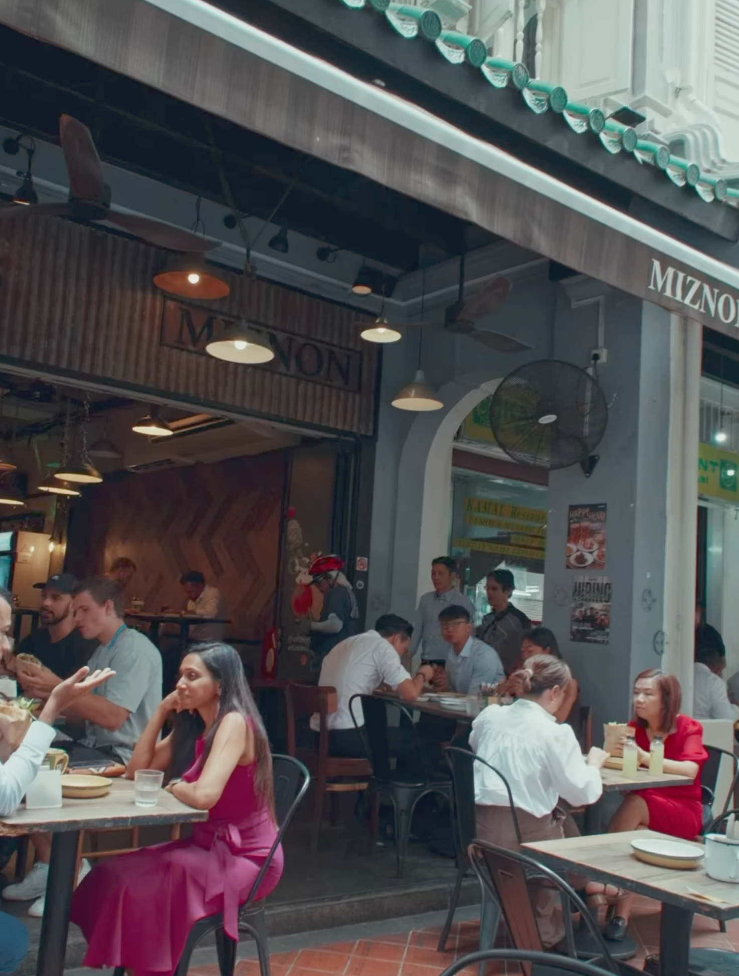 Best Lunch in Singapore CBD for Sharing: Why Miznon Works for Teams, Friends, and Quick Catch-Ups