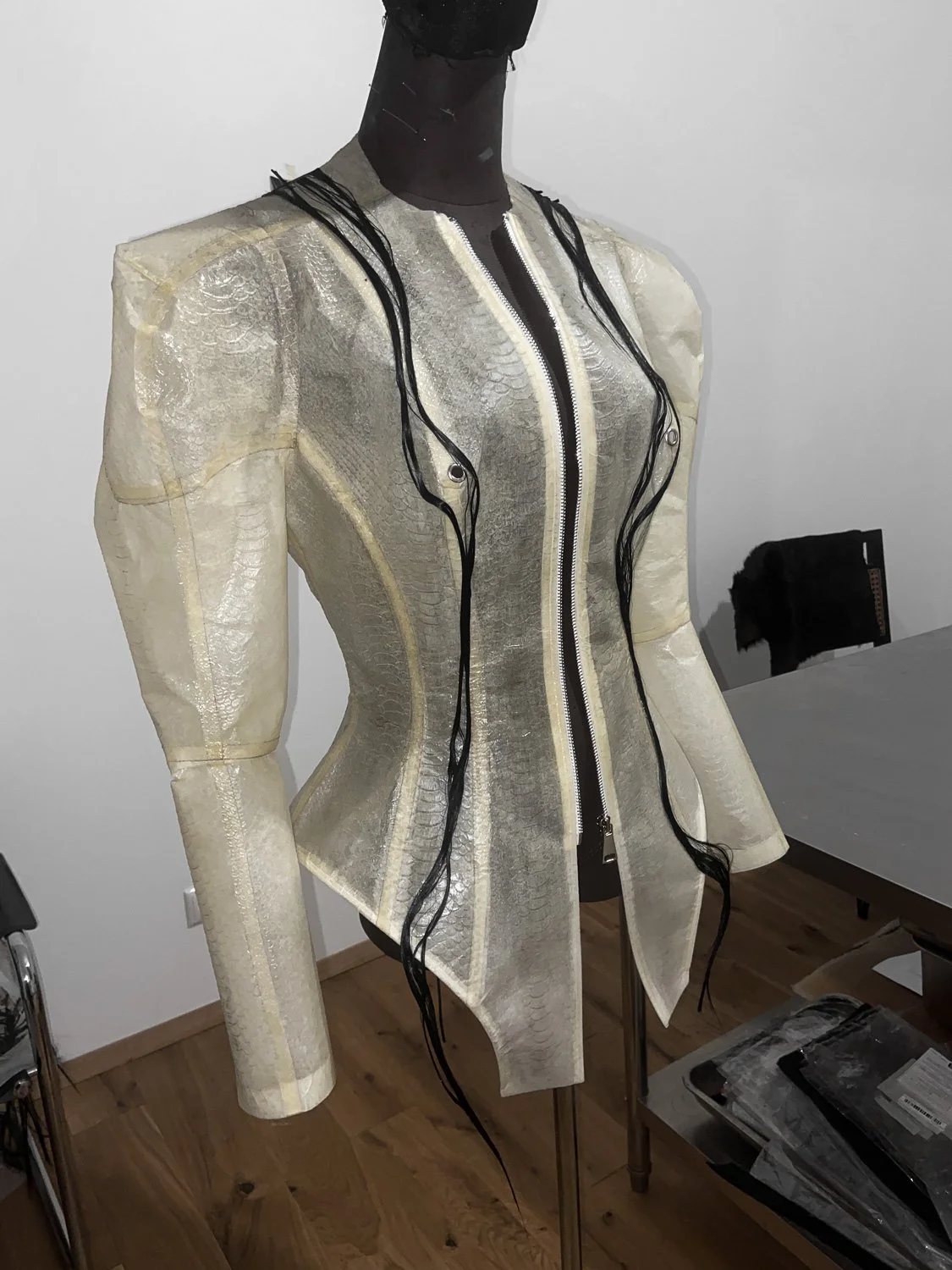 Snake_Skin_Latex_Tailored_Corsage_Jacket_’OMEN’_PATH_by_Janine_Grosche_3.jpg