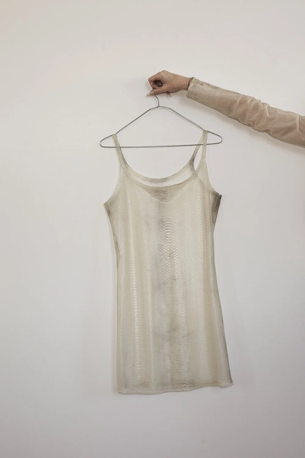 FKA TWIGS in Clear_Latex_Snake_Skin_Mini_Strap_Dress_”OMEN_PATH_by_Janine_Grosche_2.jpg