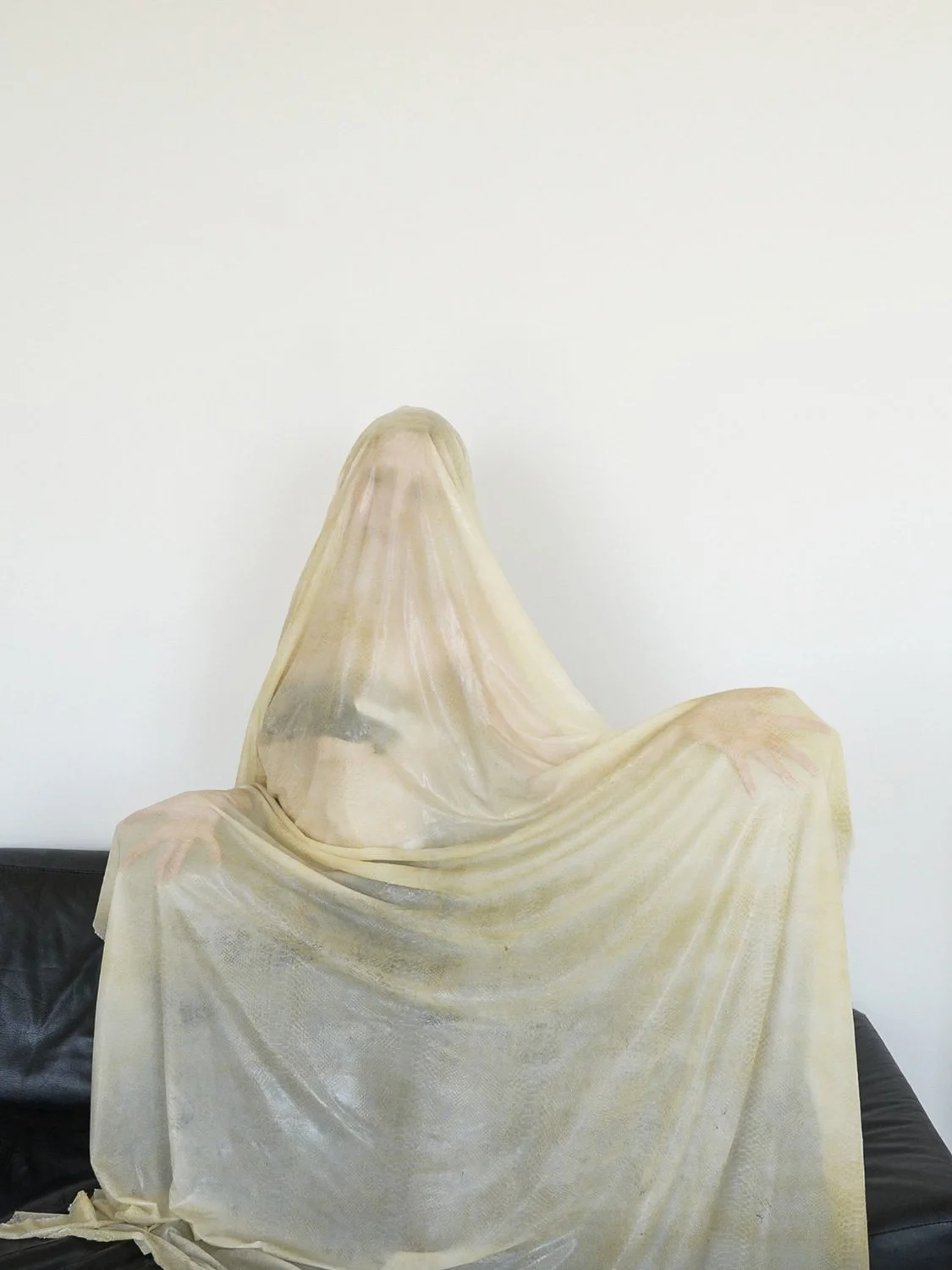 Liquid Skin as Silent Statue