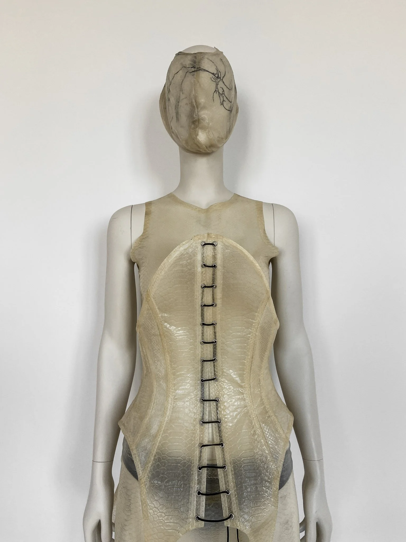 sculptural-snakeskin-latex-corset-liquid-latex-janine-grosche