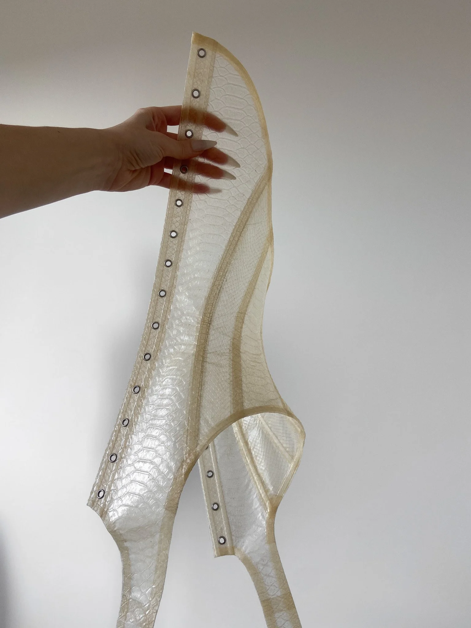 sculptural-snakeskin-latex-corset-liquid-latex-janine-grosche