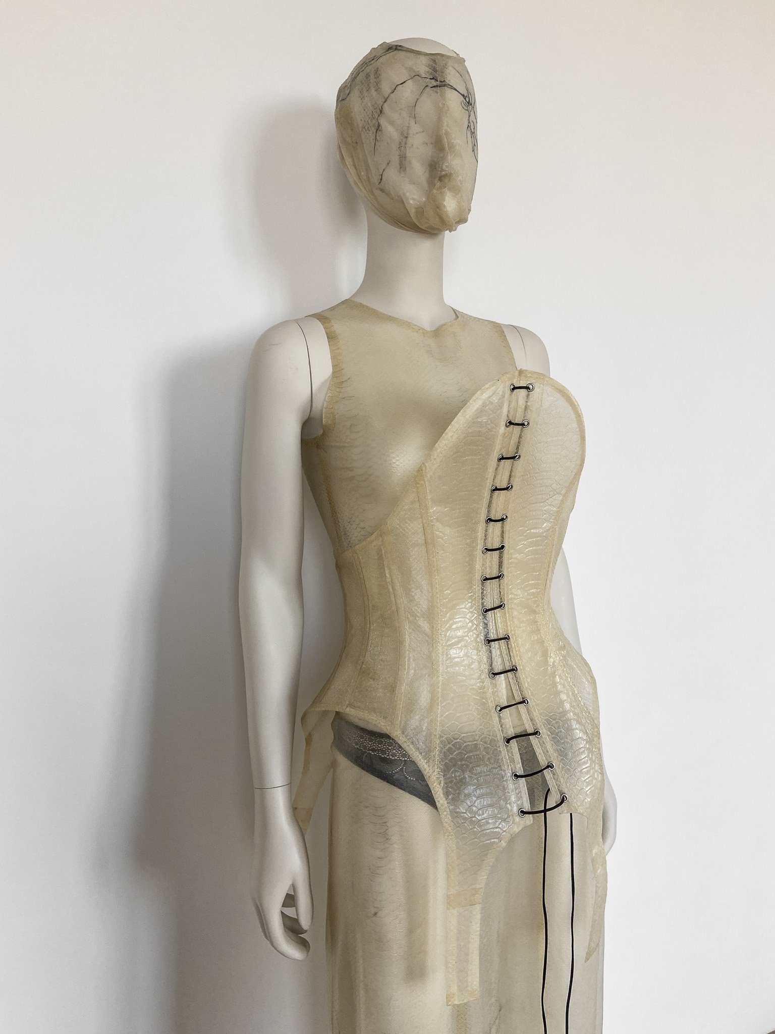 sculptural-snakeskin-latex-corset-liquid-latex-janine-grosche9.jpg