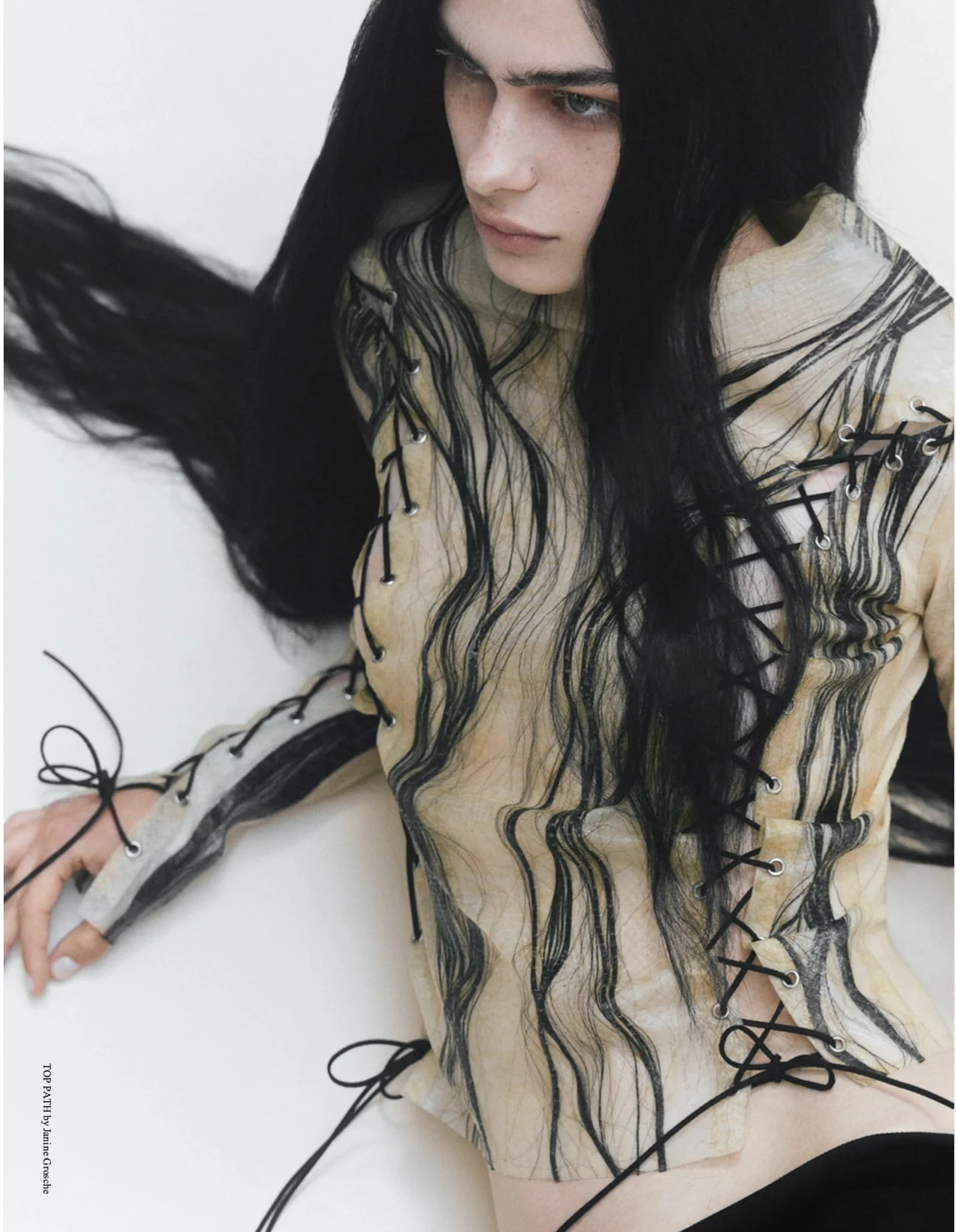 hair-embedded-translucent-snakeskin-latex-janine-grosche.jpg